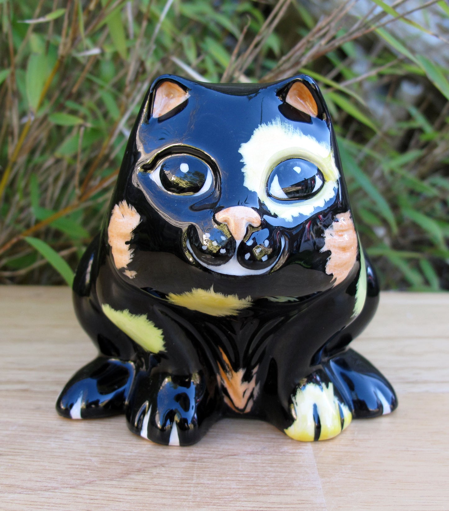 Lorna Bailey CAT EGG CUP Limited Edition 15/75 Aug 03 Reference Catalogue 2 Book