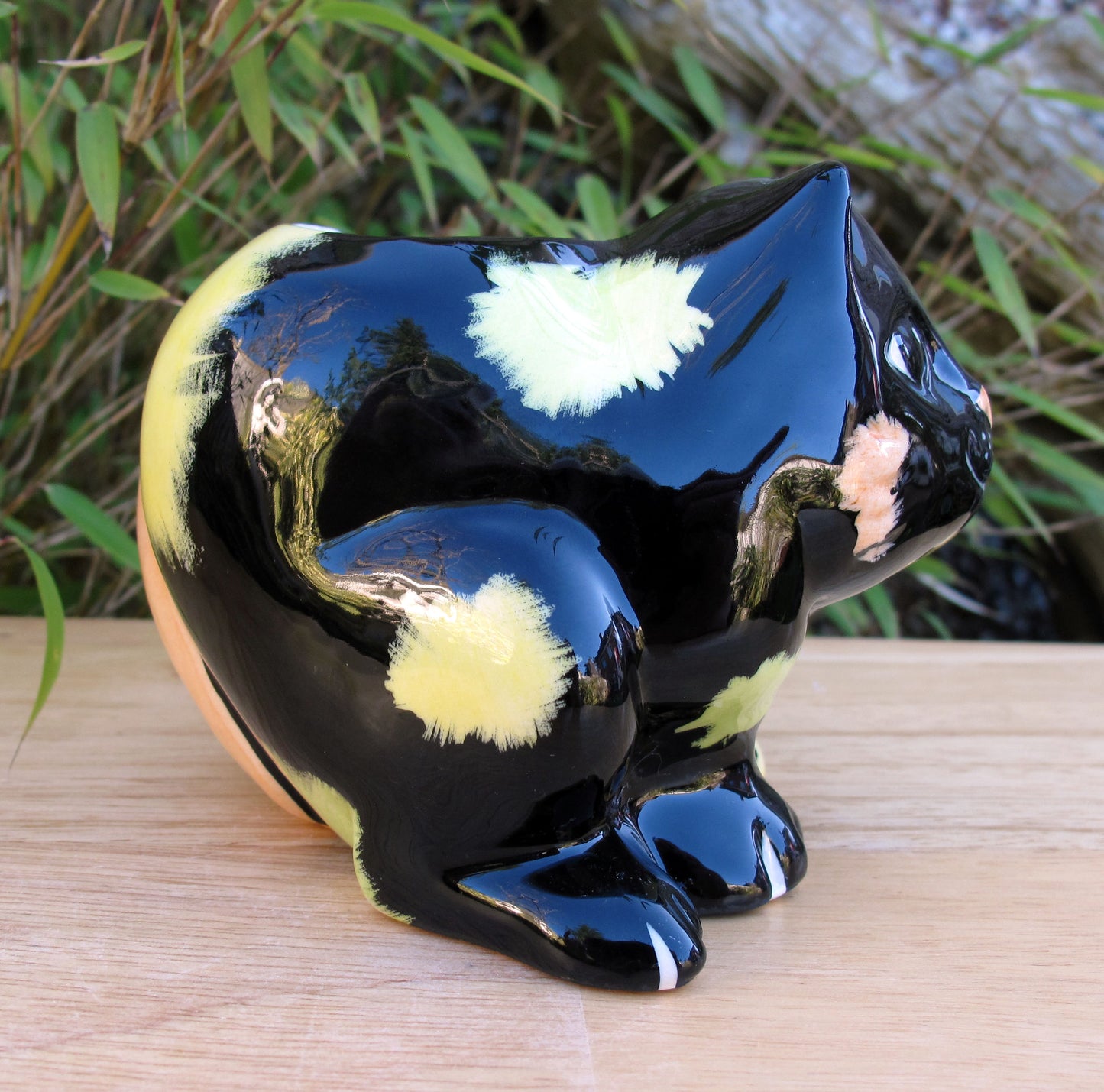 Lorna Bailey CAT EGG CUP Limited Edition 15/75 Aug 03 Reference Catalogue 2 Book