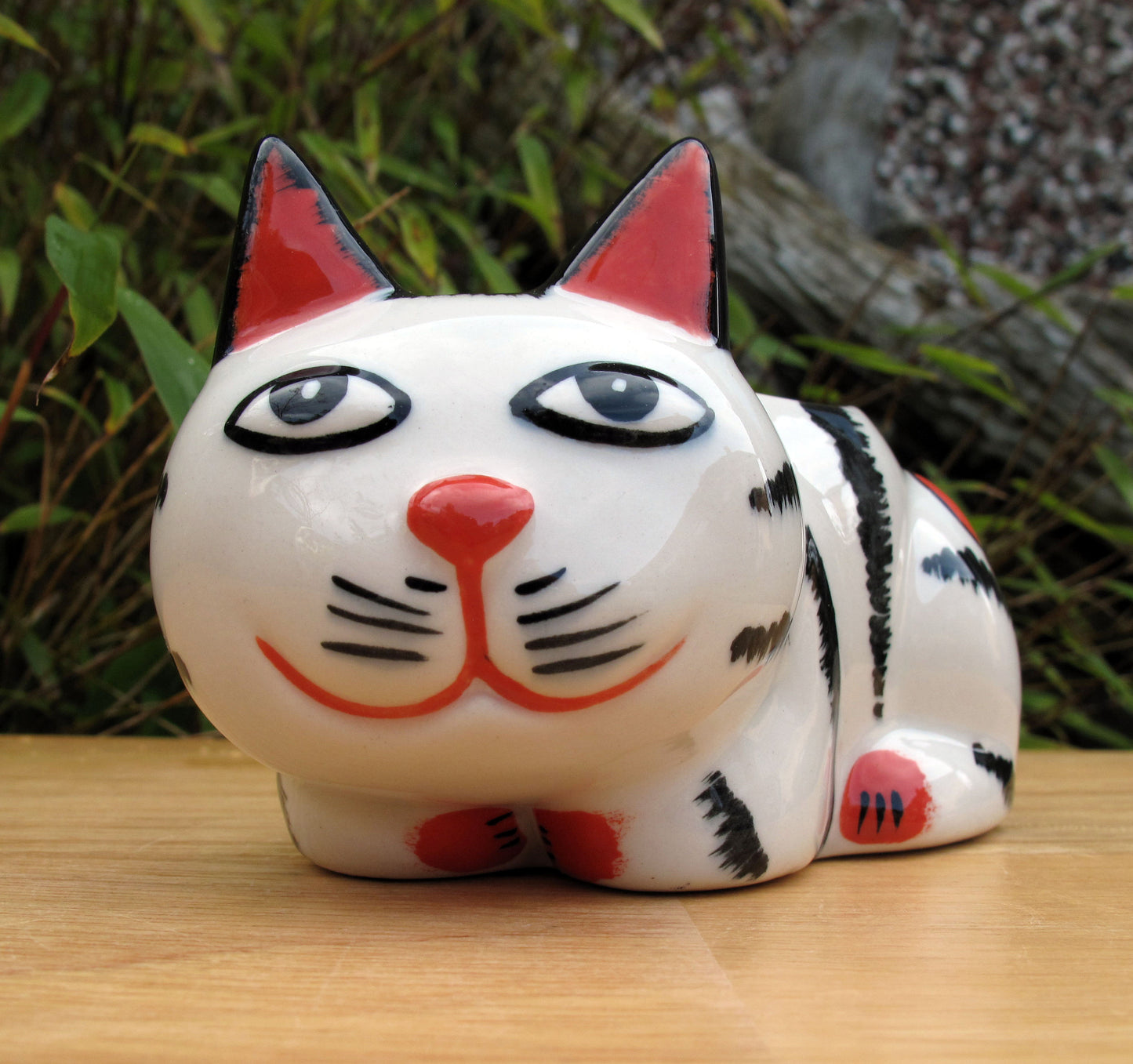 Lorna Bailey Cat Egg Cup Limited Edition 5/100 March 2002 (Ref Catalogue 1 Book)