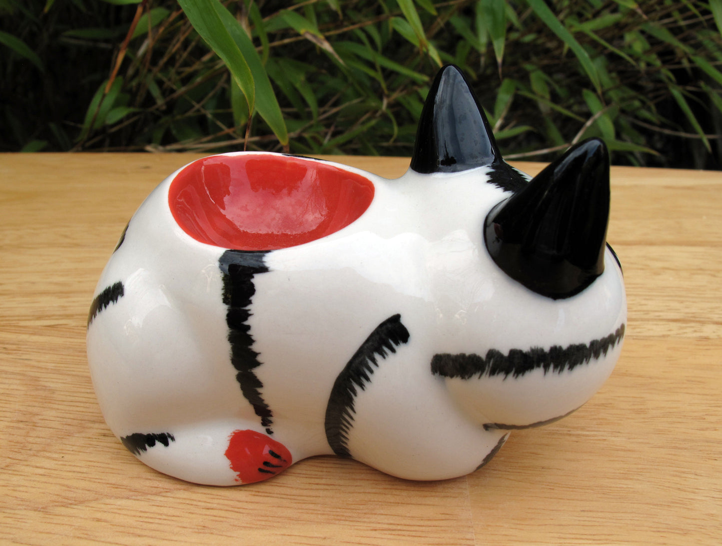 Lorna Bailey Cat Egg Cup Limited Edition 5/100 March 2002 (Ref Catalogue 1 Book)