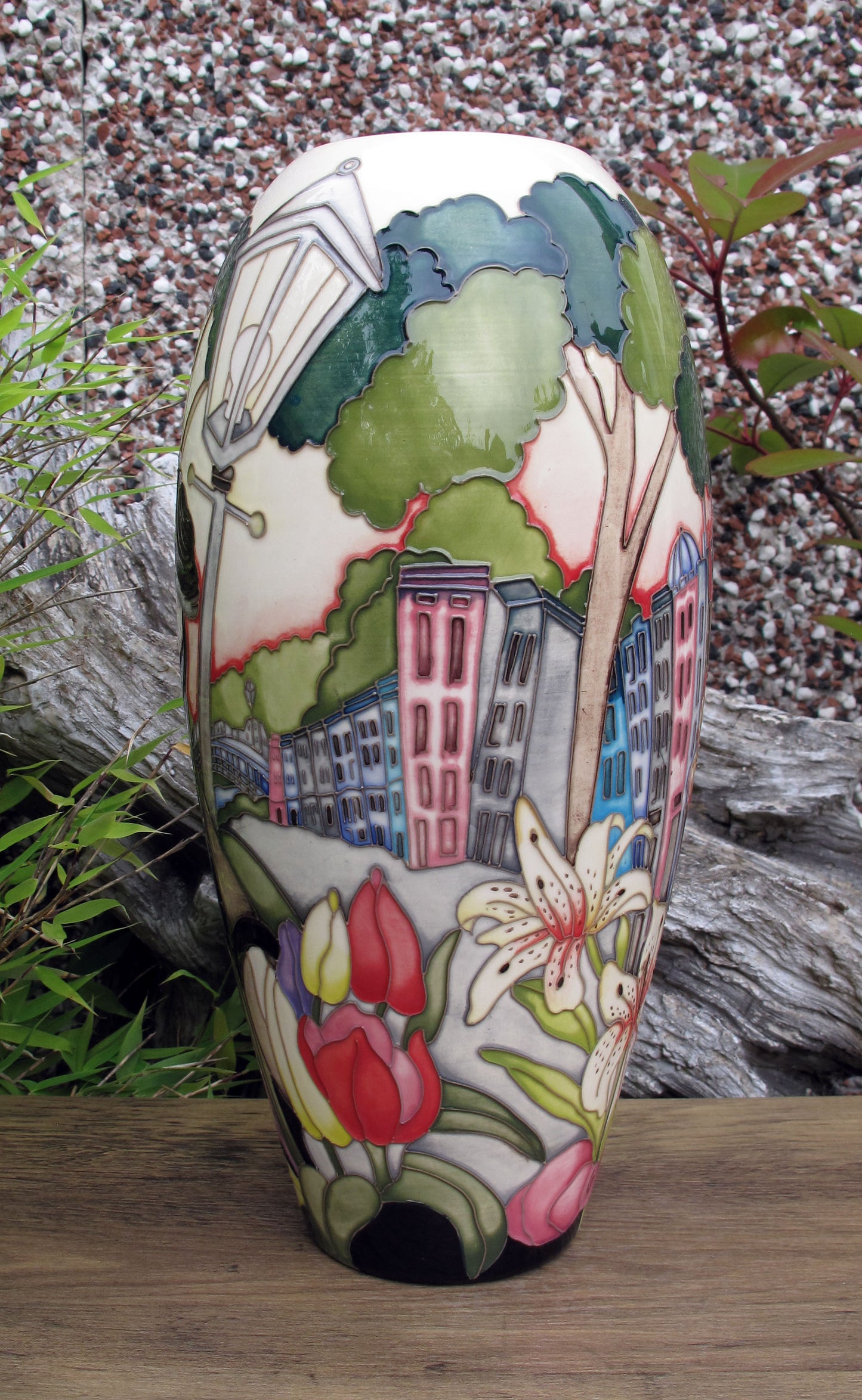 Moorcroft THE FLOWER SELLER Vase 101/12 Limited Edition 24/25 Retail Price £1595