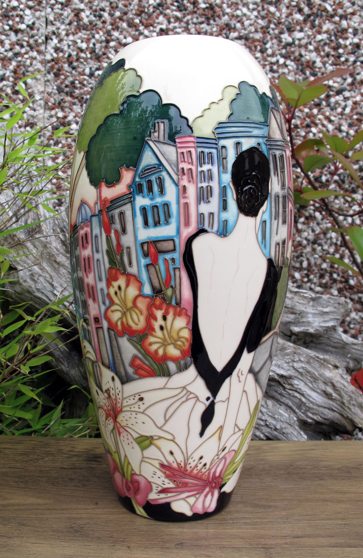 Moorcroft THE FLOWER SELLER Vase 101/12 Limited Edition 24/25 Retail Price £1595