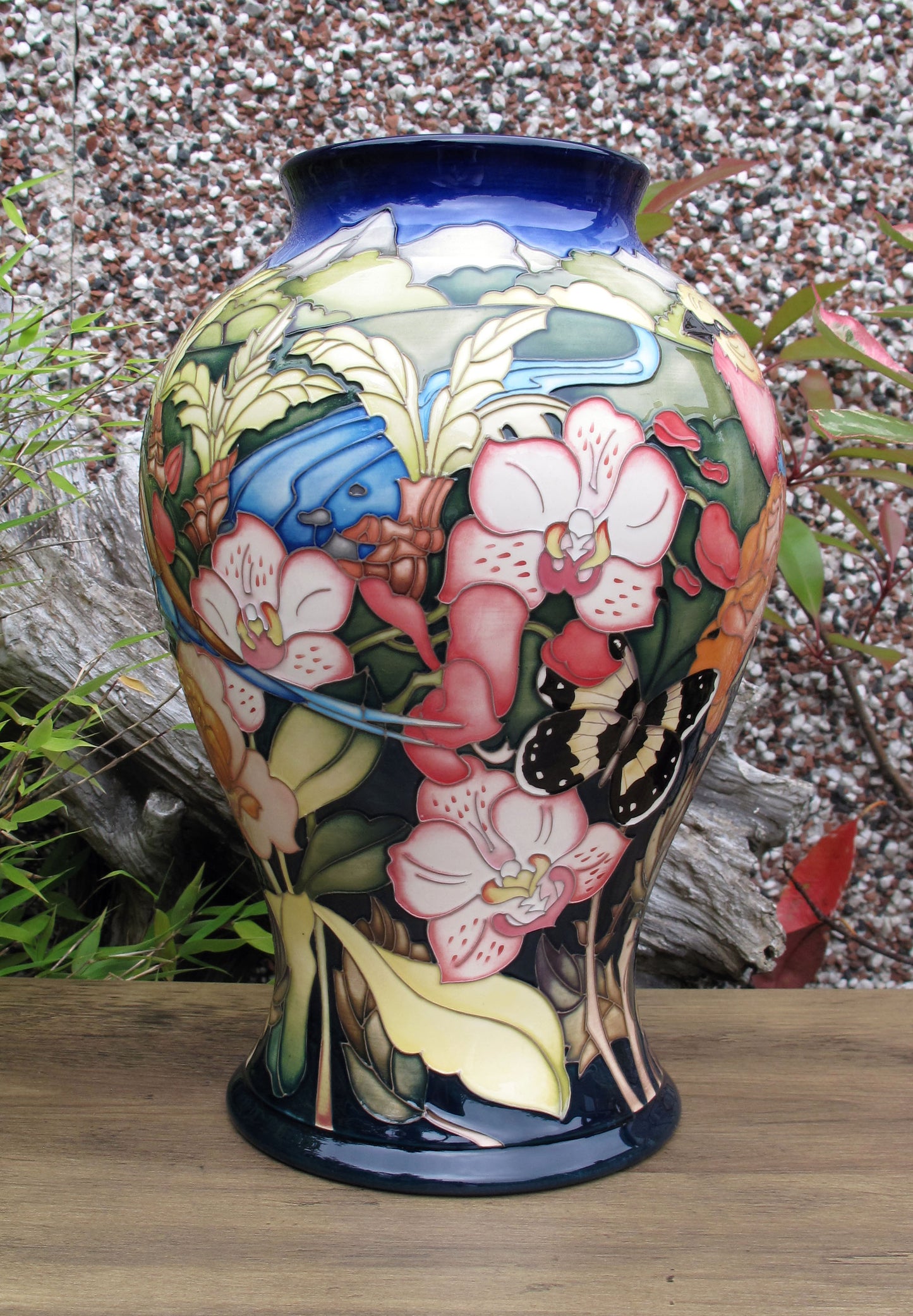 Moorcroft SAGANA LODGE Vase 65/12 Limited Edition 22/30 Retail Price £2195 Birds