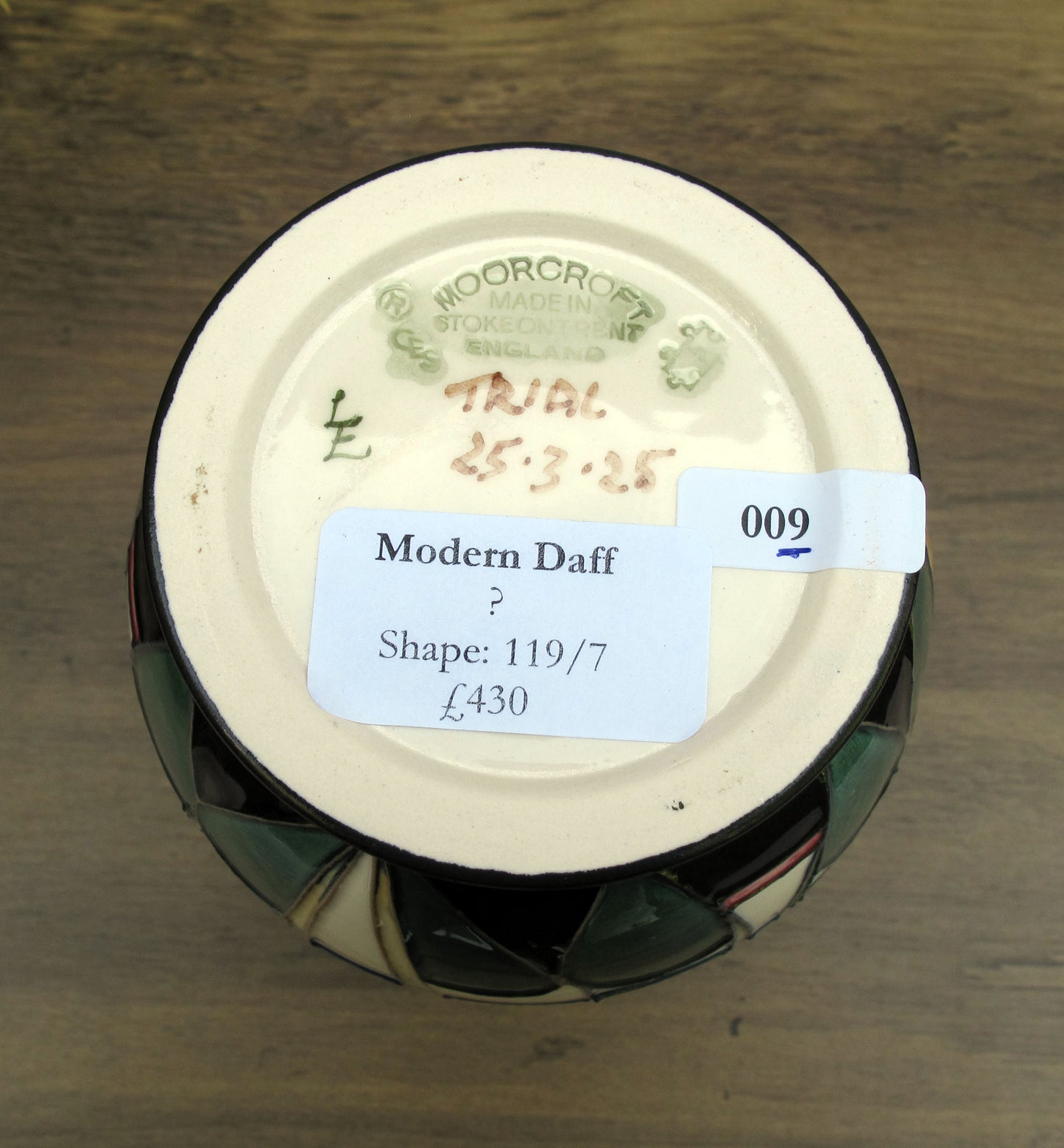 Moorcroft Very Rare MODERN DAFF Vase 119/7 Trial Date 25.3.25 Retail Price £430