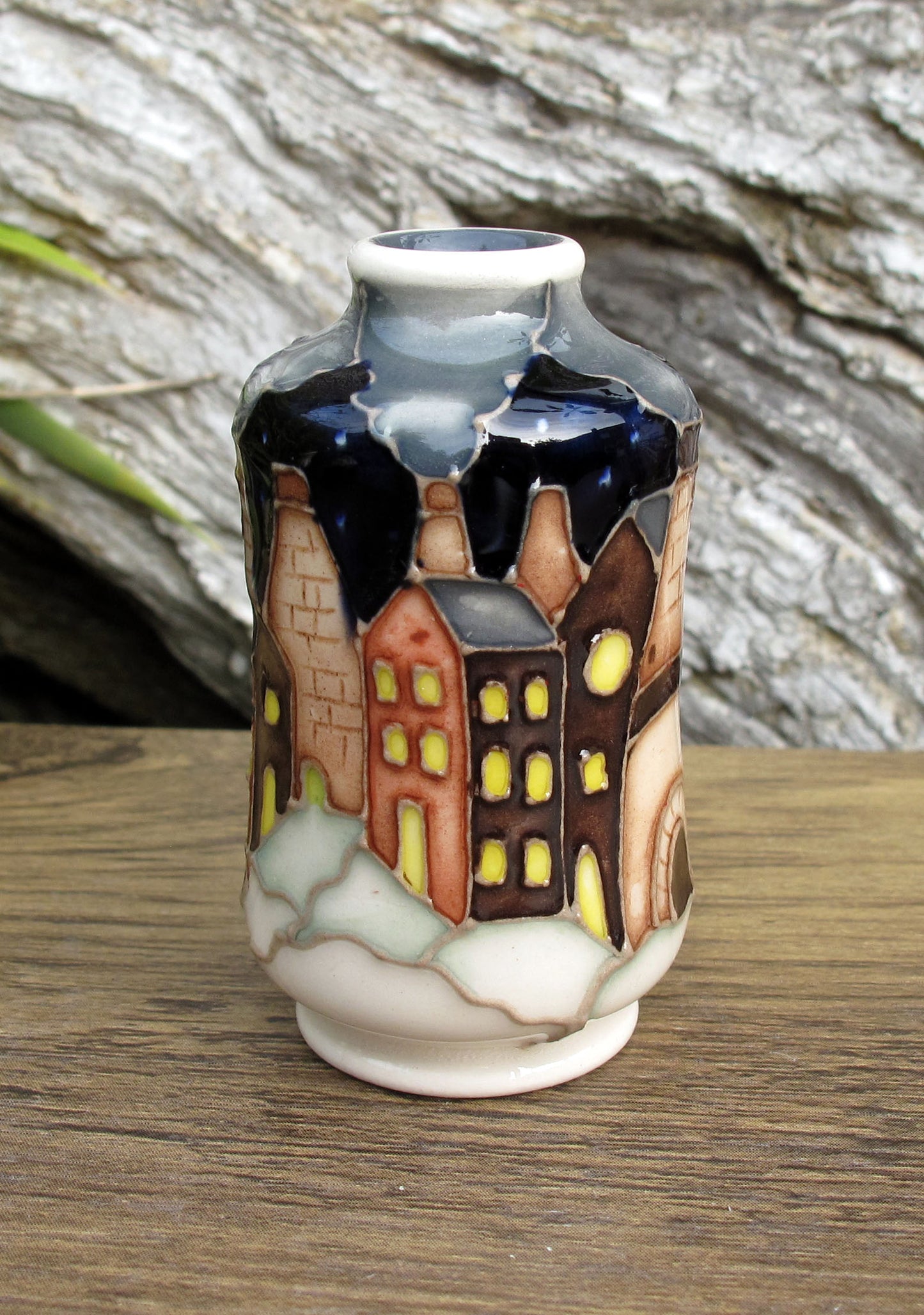 Moorcroft SNOW CHIMNEYS Miniature Vase Shape 98/2 Retail Price £235 Bottle Ovens