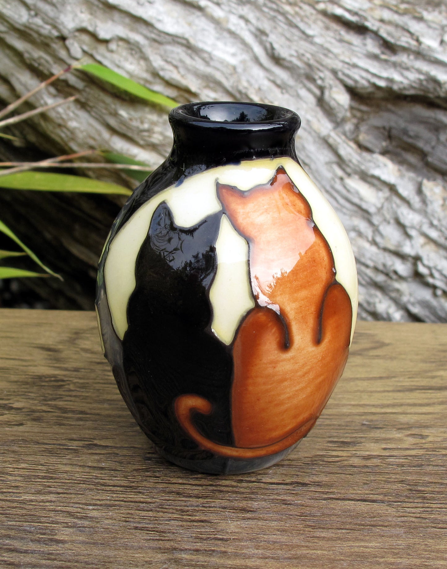 Moorcroft Exquisite CONFRERE Miniature vase Shape 3/2 Retail Price £136 Cats