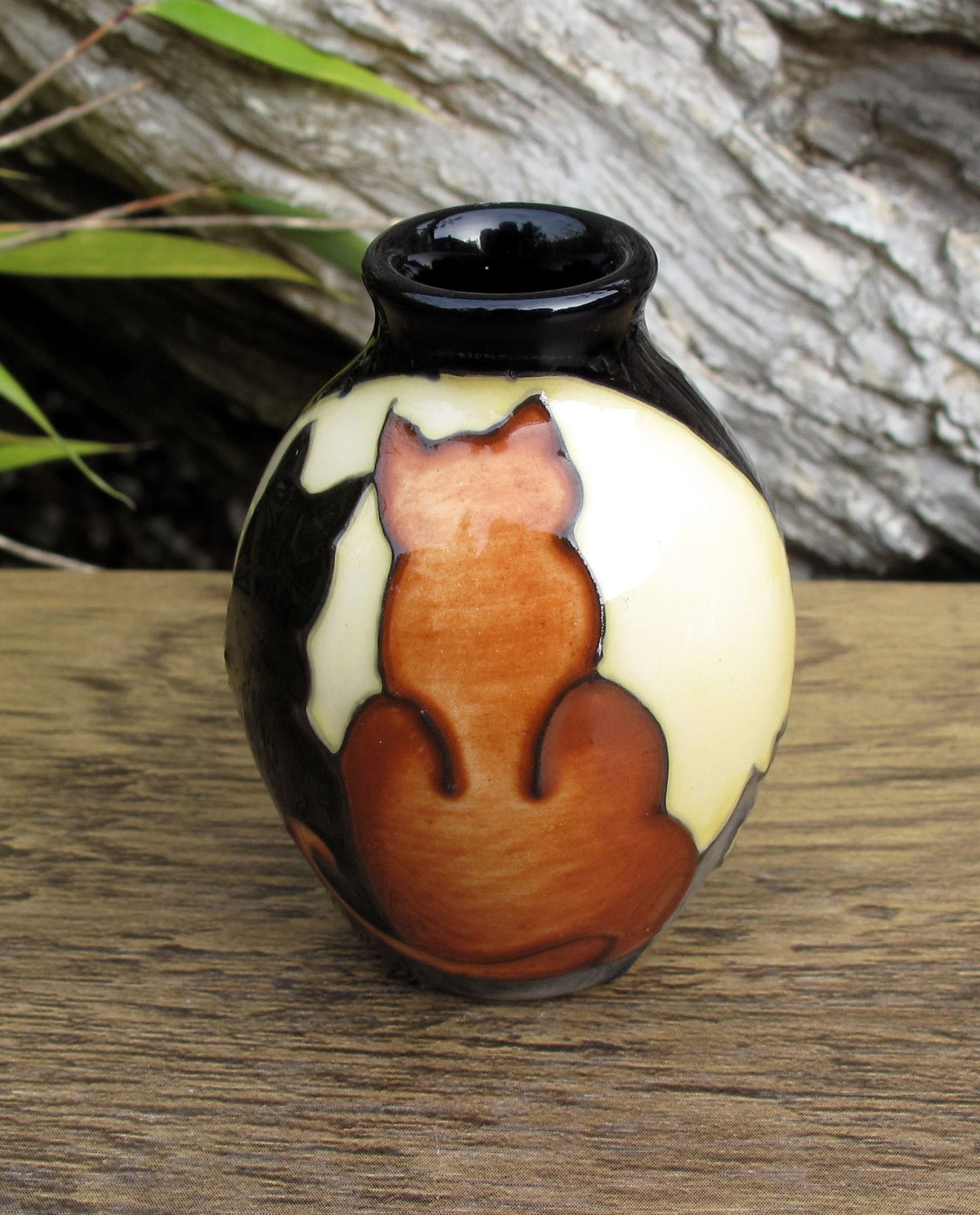 Moorcroft Exquisite CONFRERE Miniature vase Shape 3/2 Retail Price £136 Cats