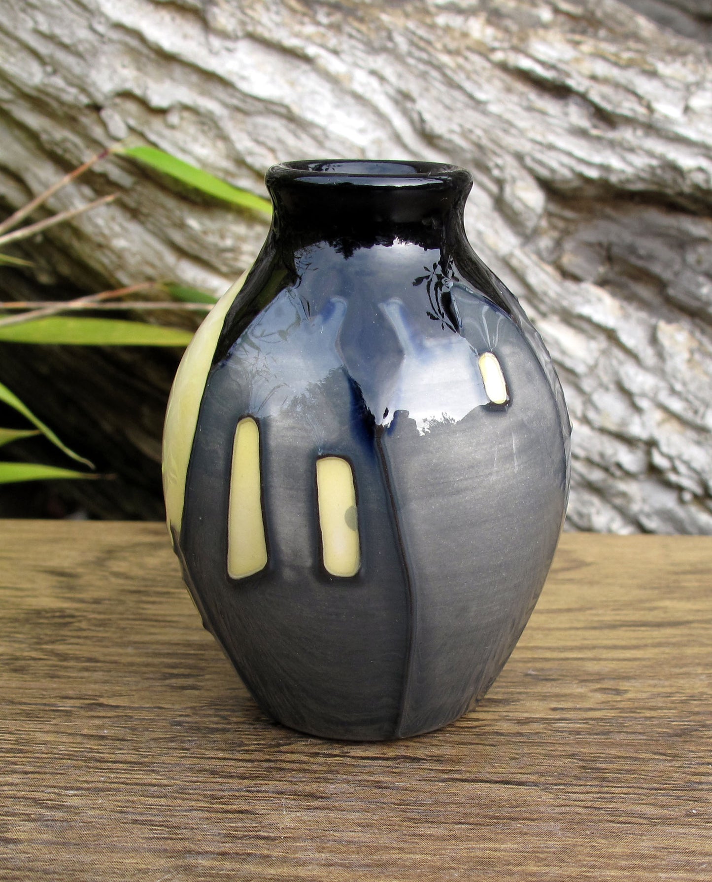 Moorcroft Exquisite CONFRERE Miniature vase Shape 3/2 Retail Price £136 Cats