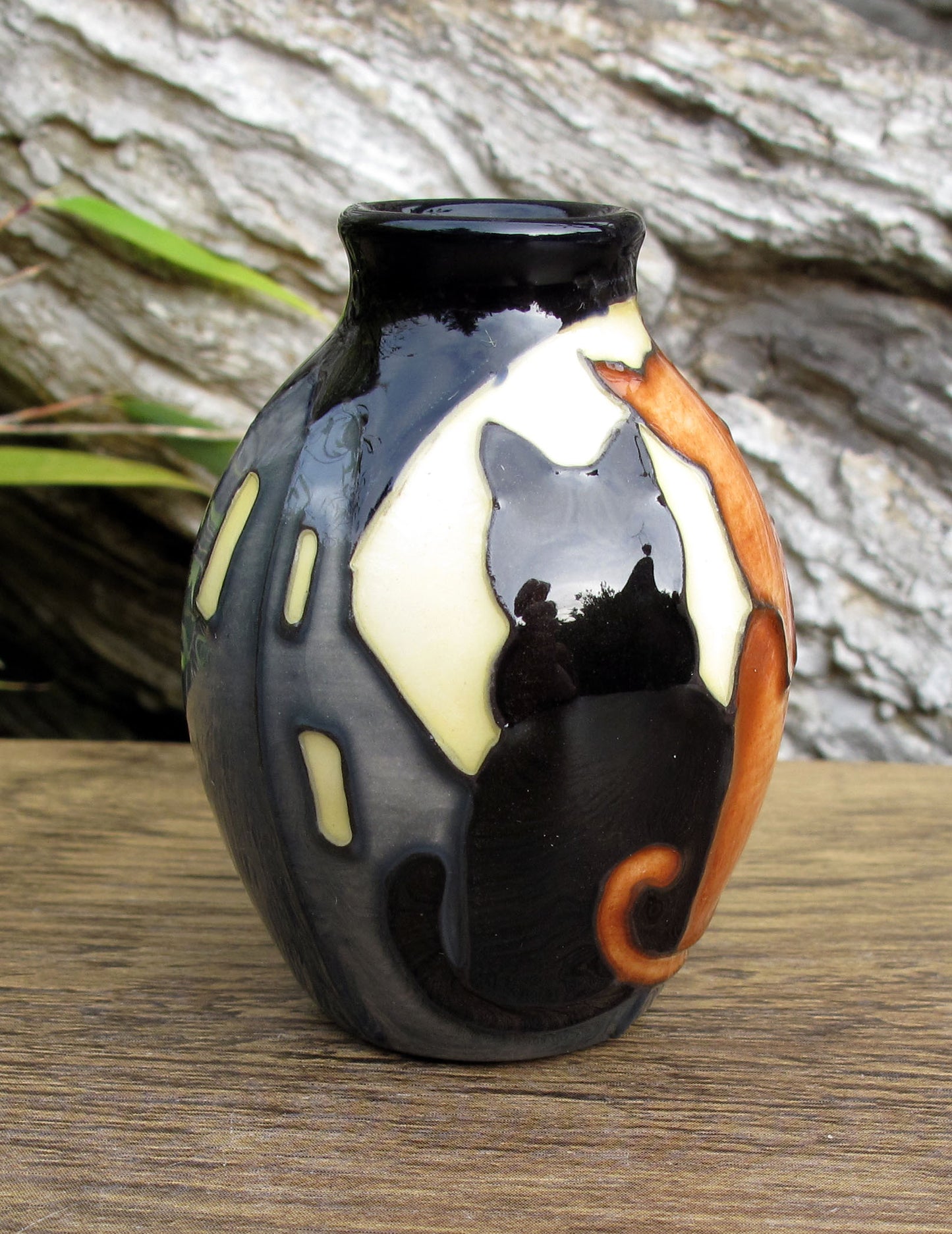 Moorcroft Exquisite CONFRERE Miniature vase Shape 3/2 Retail Price £136 Cats