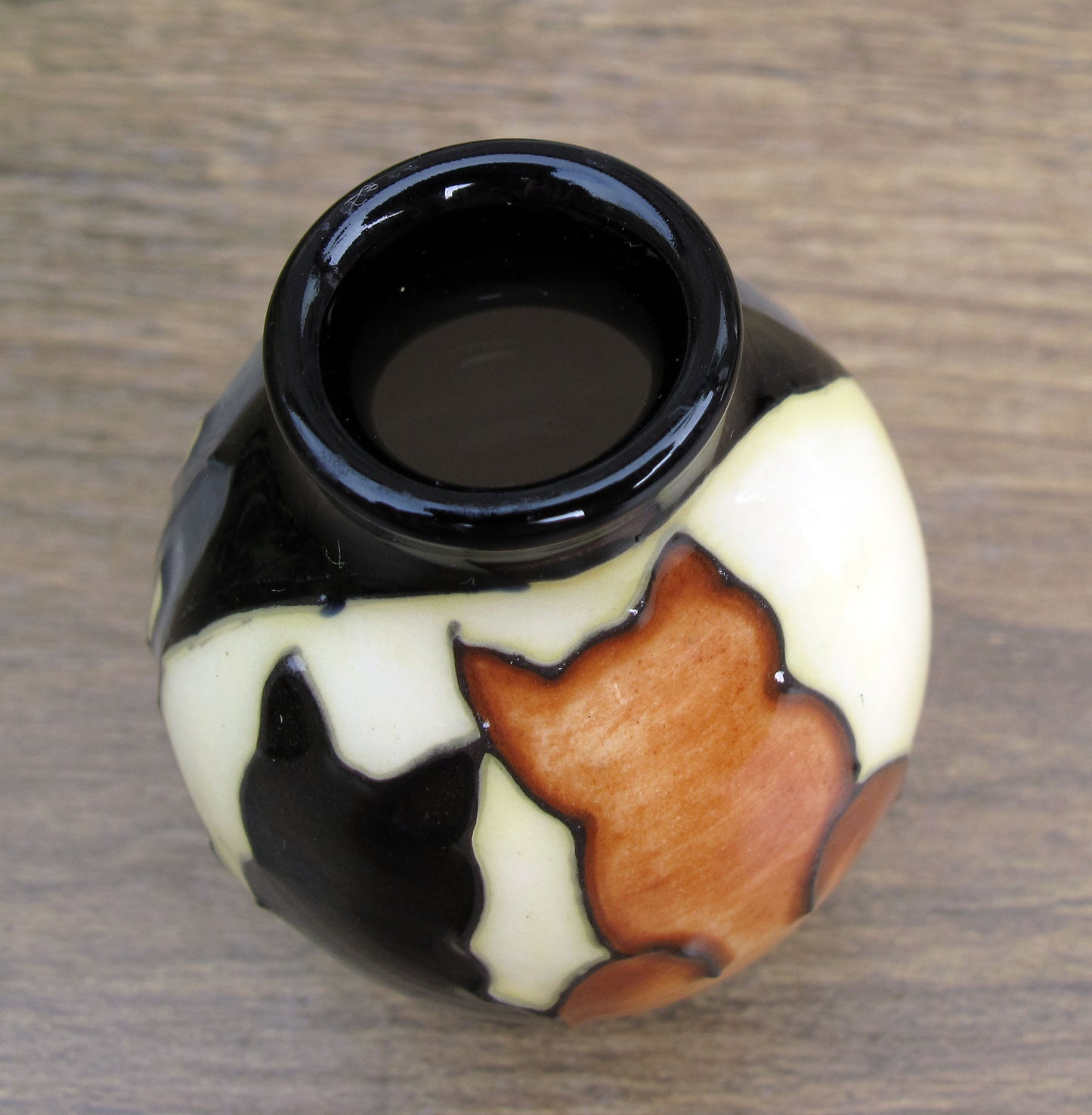 Moorcroft Exquisite CONFRERE Miniature vase Shape 3/2 Retail Price £136 Cats