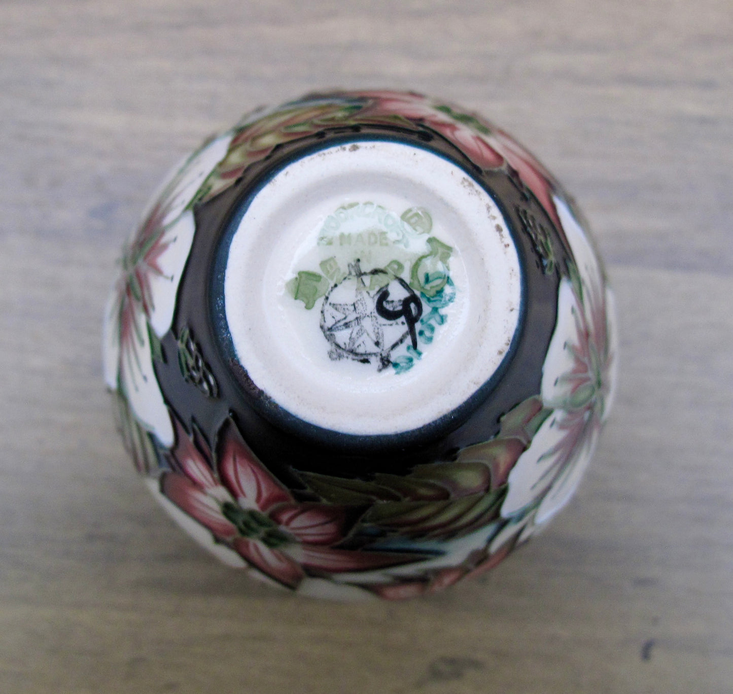Moorcroft BRAMBLE REVISITED Vase shape 03/4 Retail Price £160 Discontinued