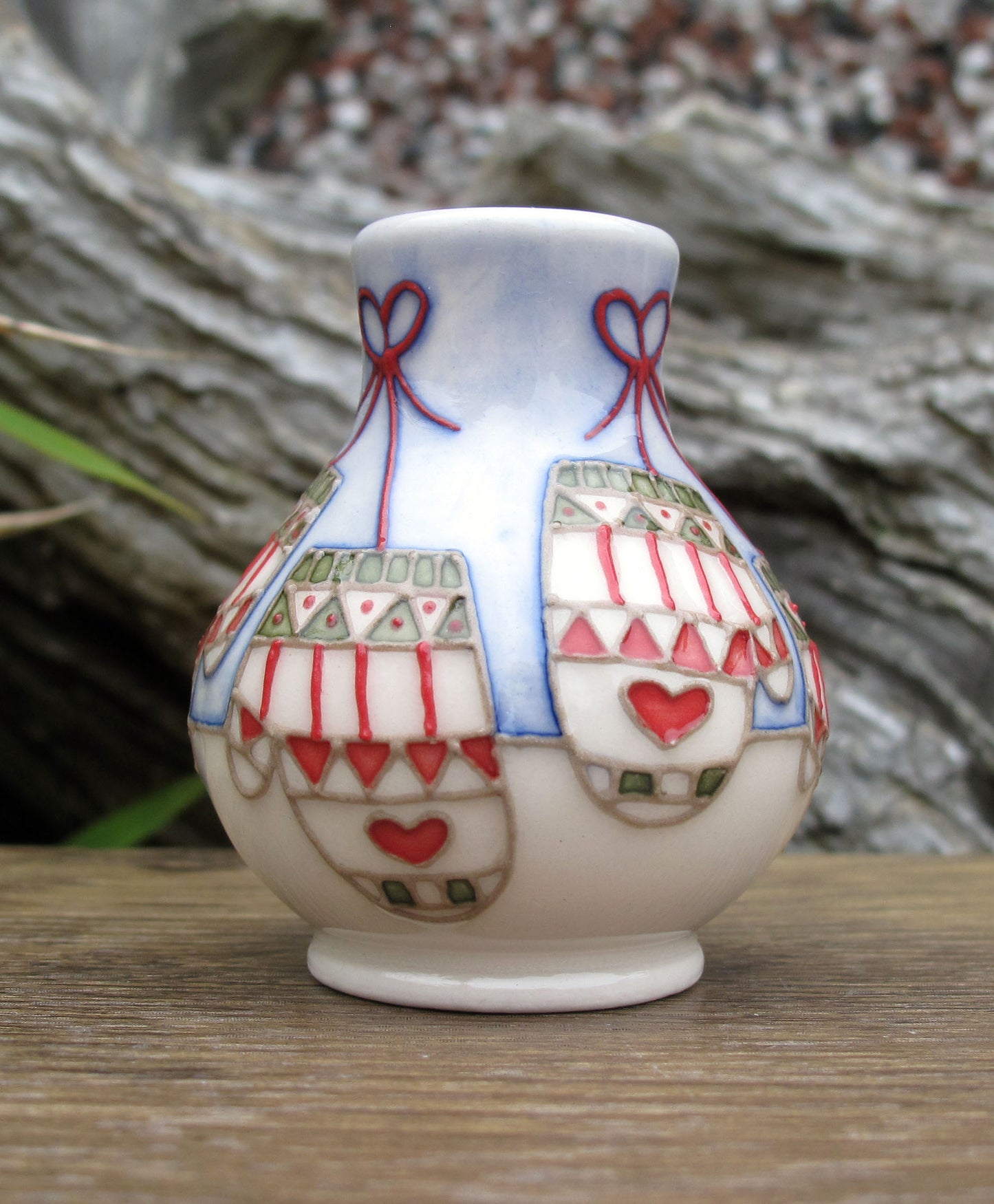 Moorcroft MITTENS Miniature Vase Shape 896/2 Retail Price £165 Christmas