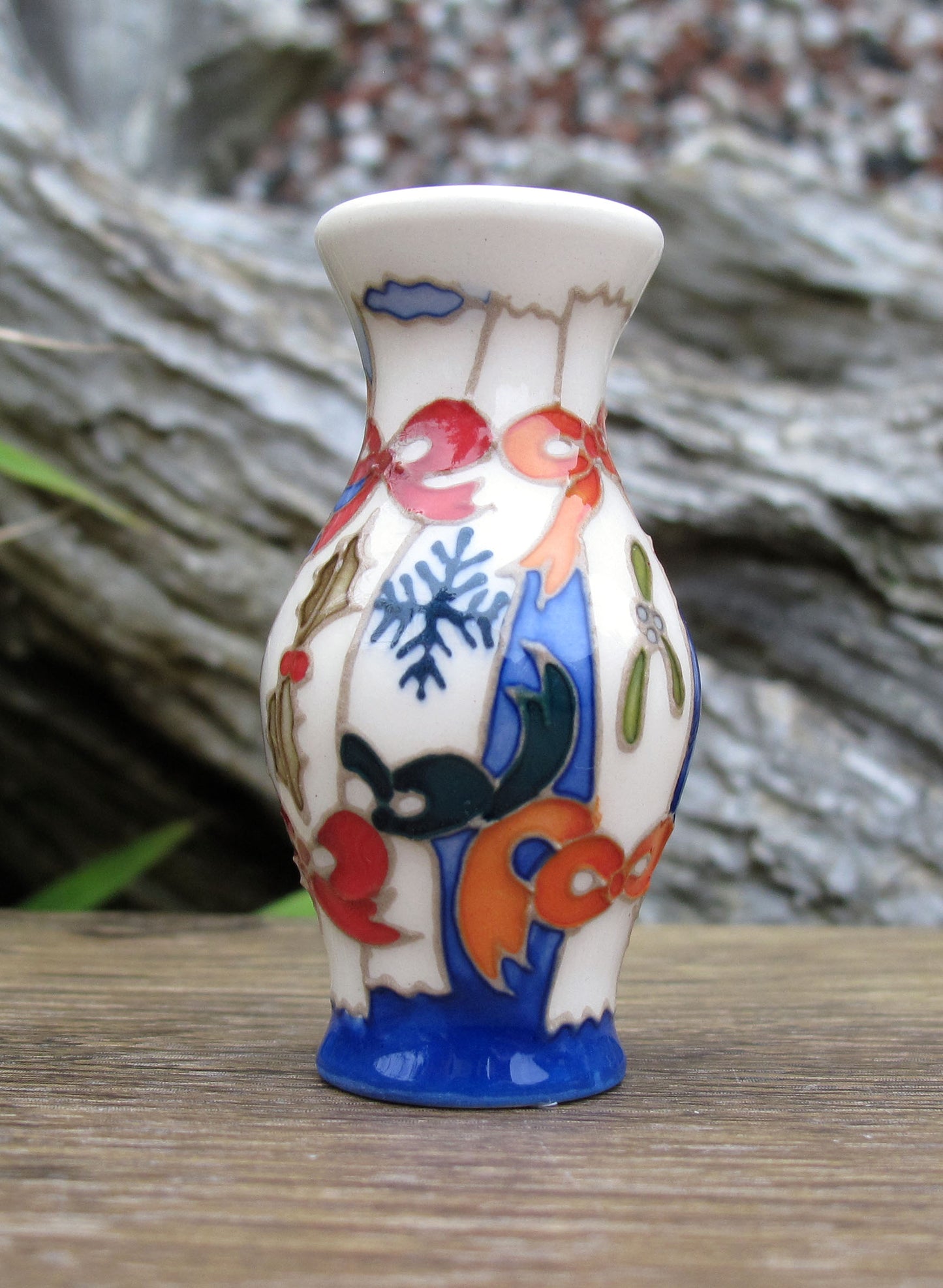 Moorcroft CHRISTMAS CRACKERS Miniature Vase Shape 226/2 Retail Price £239
