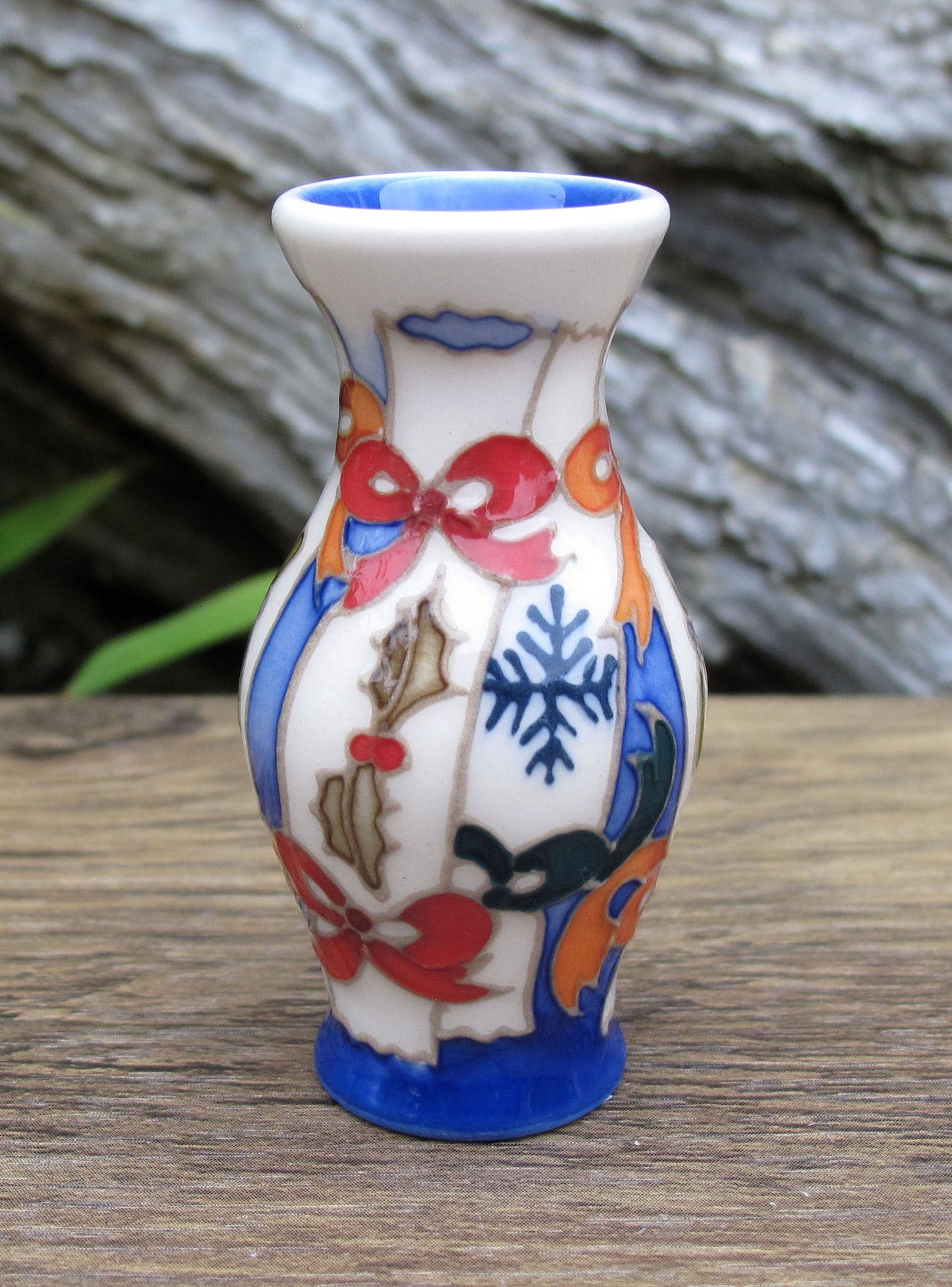 Moorcroft CHRISTMAS CRACKERS Miniature Vase Shape 226/2 Retail Price £239