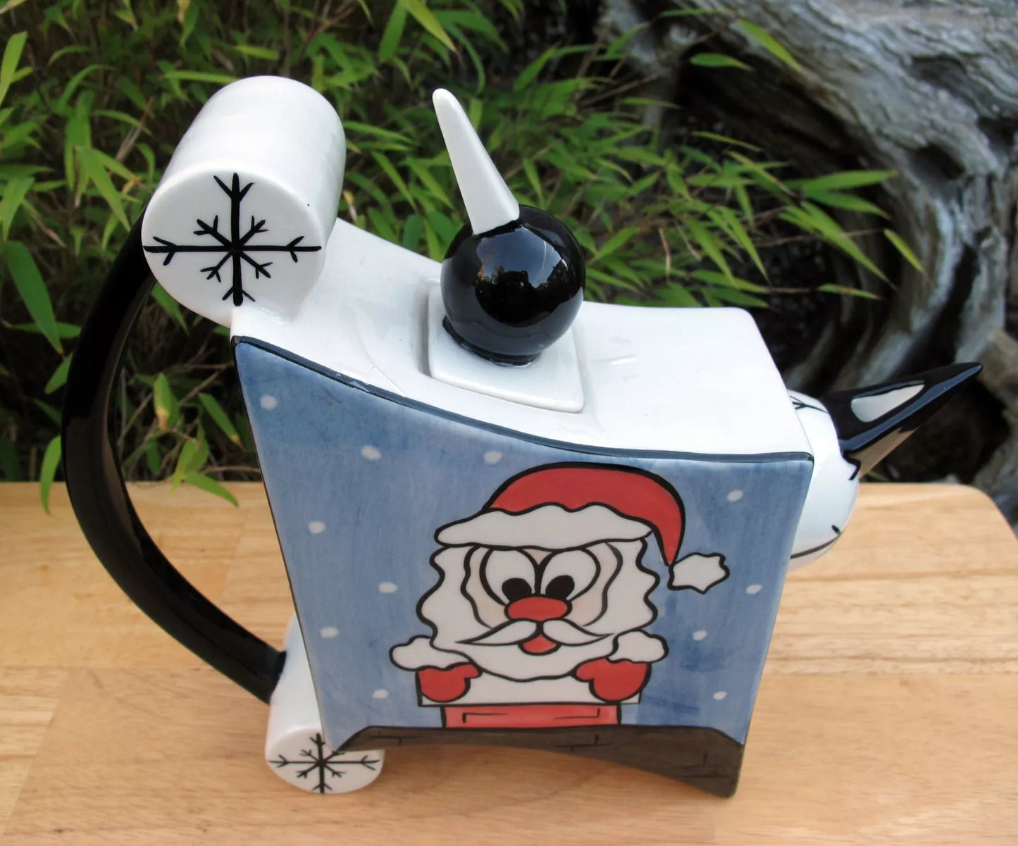 Lorna Bailey CHRISTMAS EVE CONCAVE TEAPOT Nov 2004 Santa ( Ref. New Millennium )