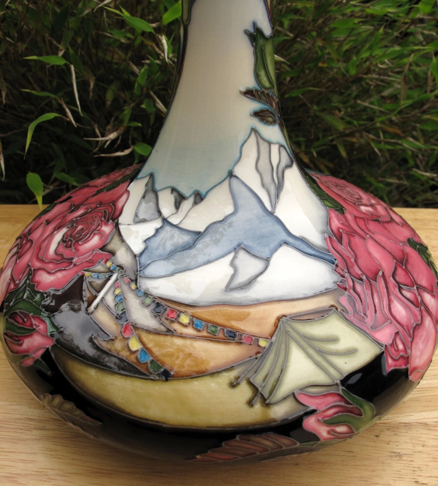 Moorcroft CORONATION DAY Numbered Edition 24. vase 104/9 First Quality RRP £840