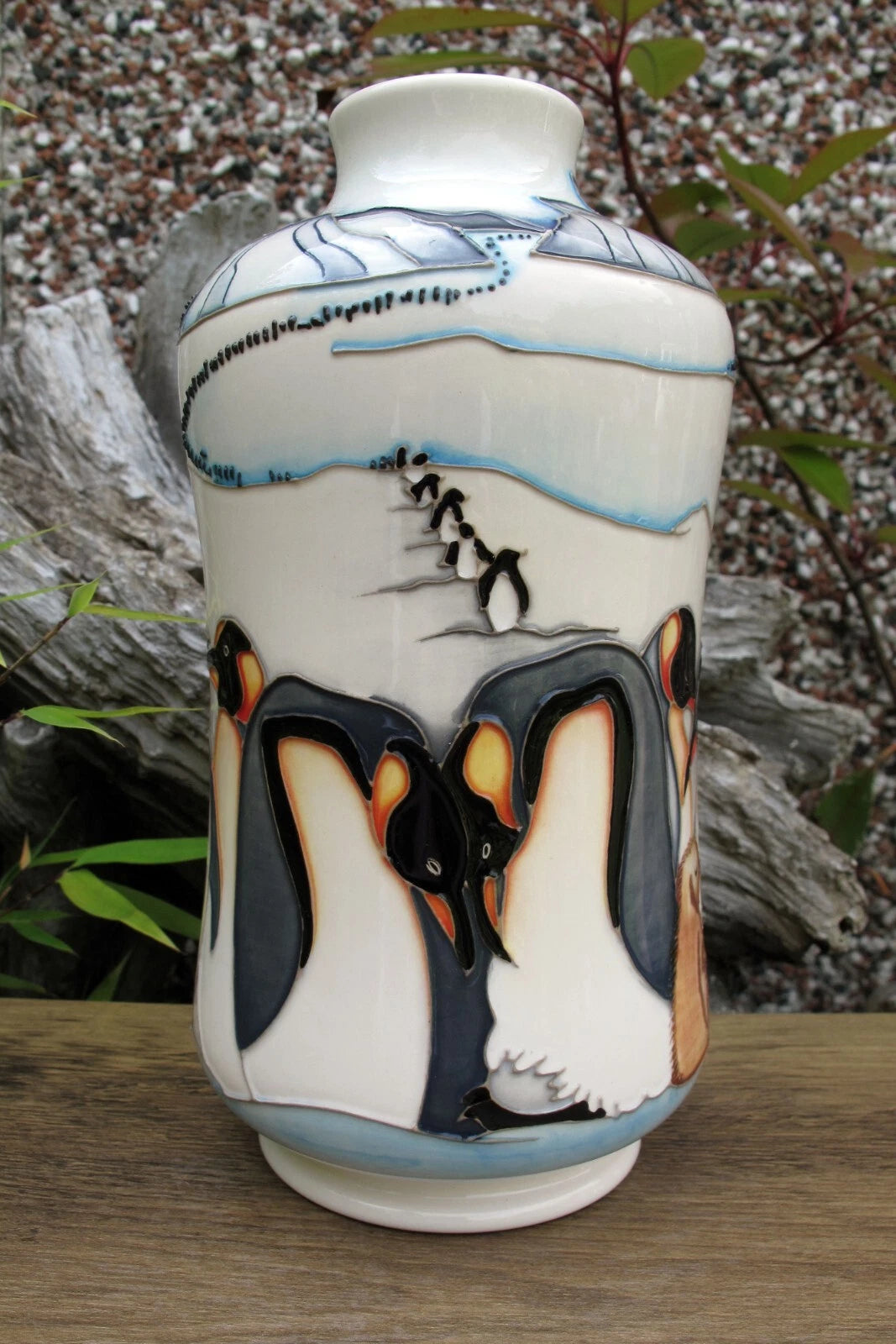 Moorcroft Exquisite KINGS OF ANTARTICA Vase 98/8 Number 9. Retail Price £760