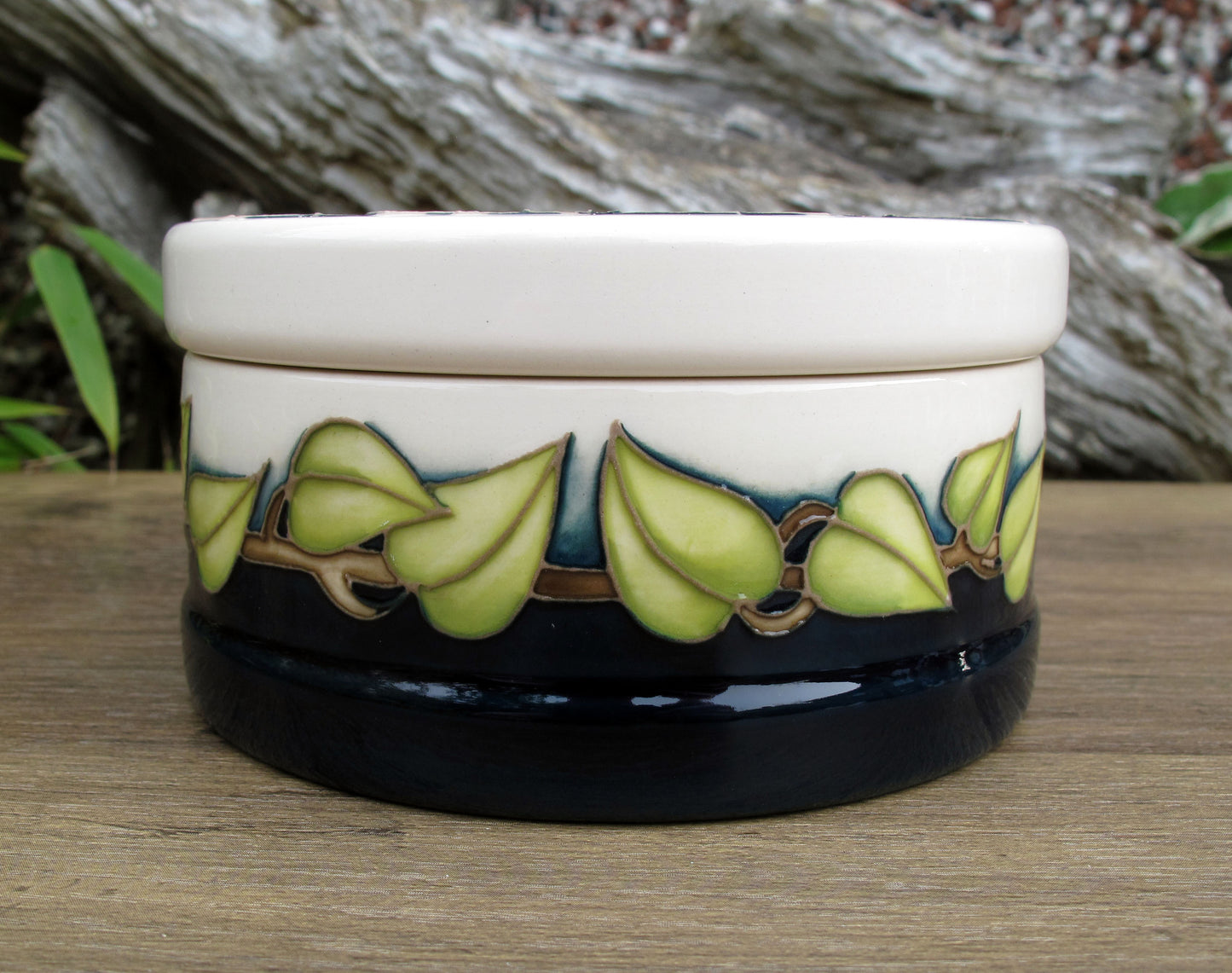 Moorcroft RSPB SHRILL CARDER BEE Lidded Box 125/4 Number 28. Retail Price £420