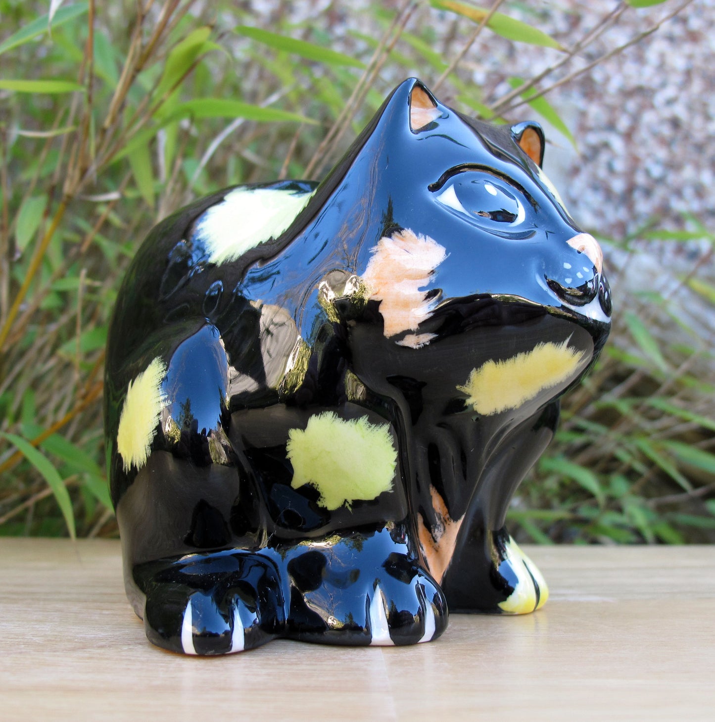 Lorna Bailey CAT EGG CUP Limited Edition 15/75 Aug 03 Reference Catalogue 2 Book