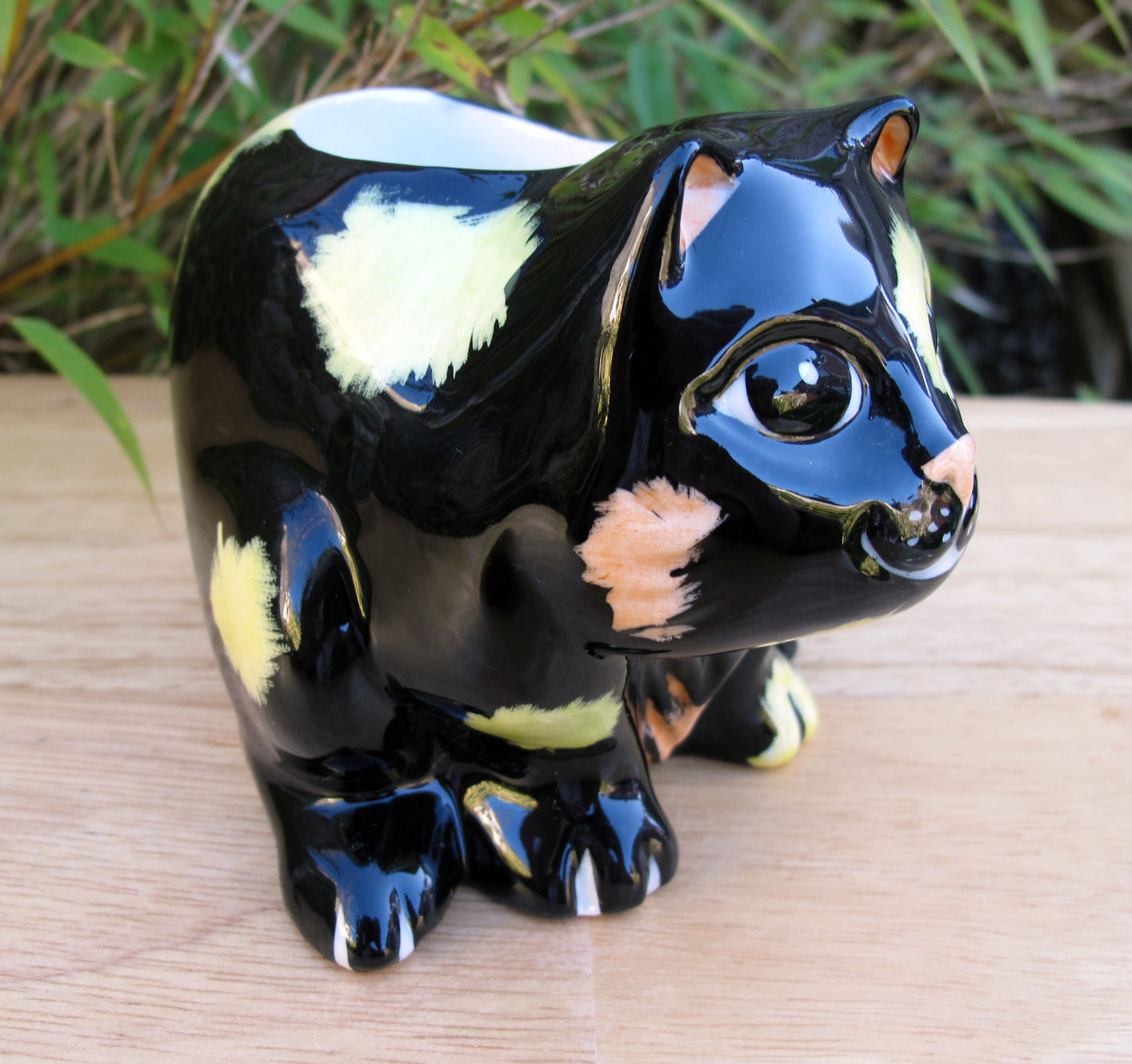 Lorna Bailey CAT EGG CUP Limited Edition 15/75 Aug 03 Reference Catalogue 2 Book