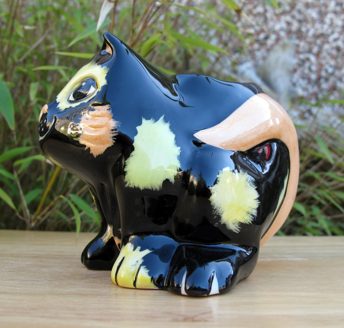 Lorna Bailey CAT EGG CUP Limited Edition 15/75 Aug 03 Reference Catalogue 2 Book