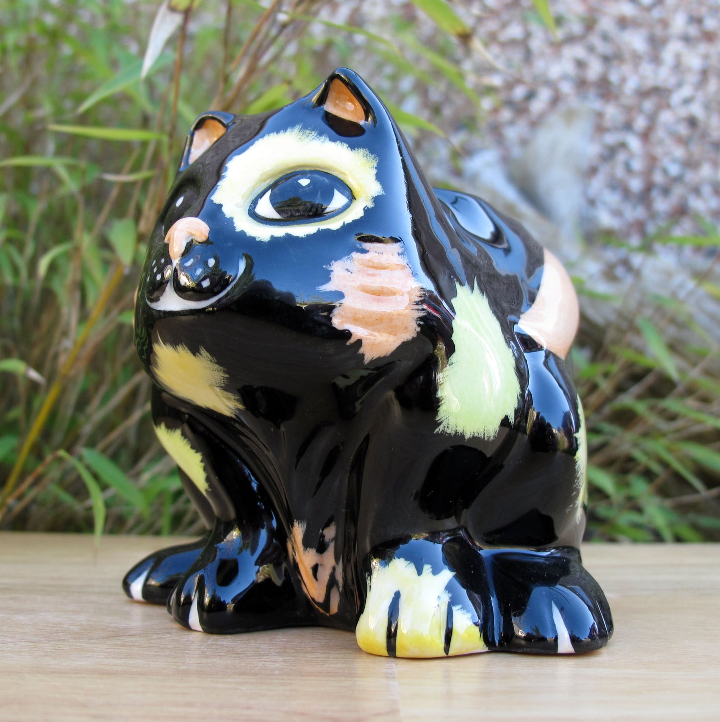 Lorna Bailey CAT EGG CUP Limited Edition 15/75 Aug 03 Reference Catalogue 2 Book