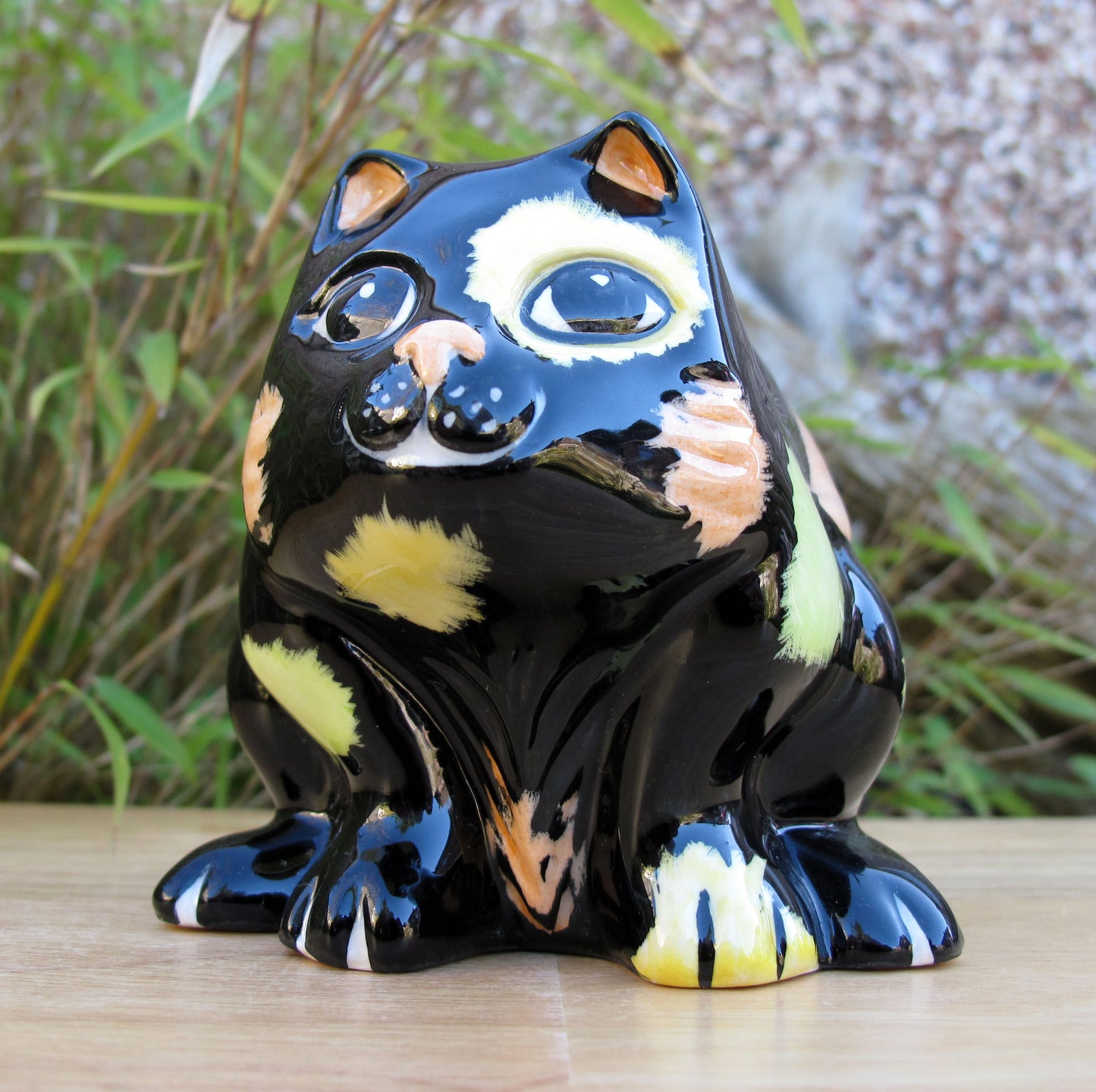 Lorna Bailey CAT EGG CUP Limited Edition 15/75 Aug 03 Reference Catalogue 2 Book