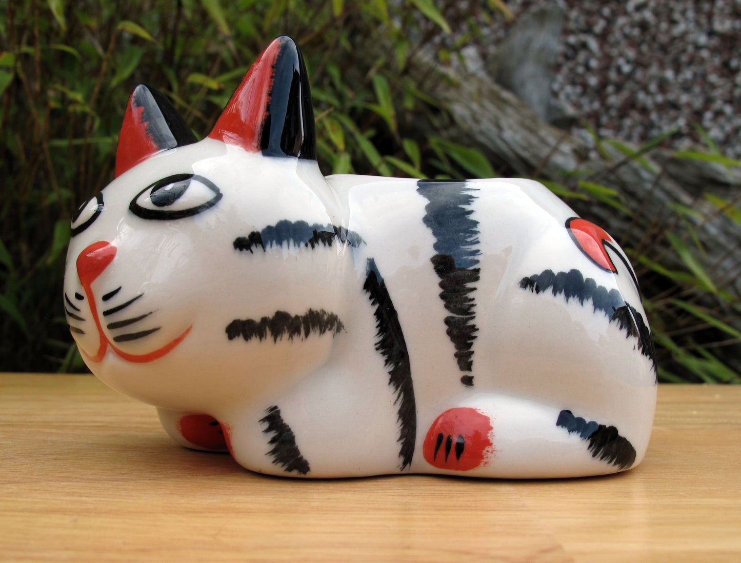 Lorna Bailey Cat Egg Cup Limited Edition 5/100 March 2002 (Ref Catalogue 1 Book)