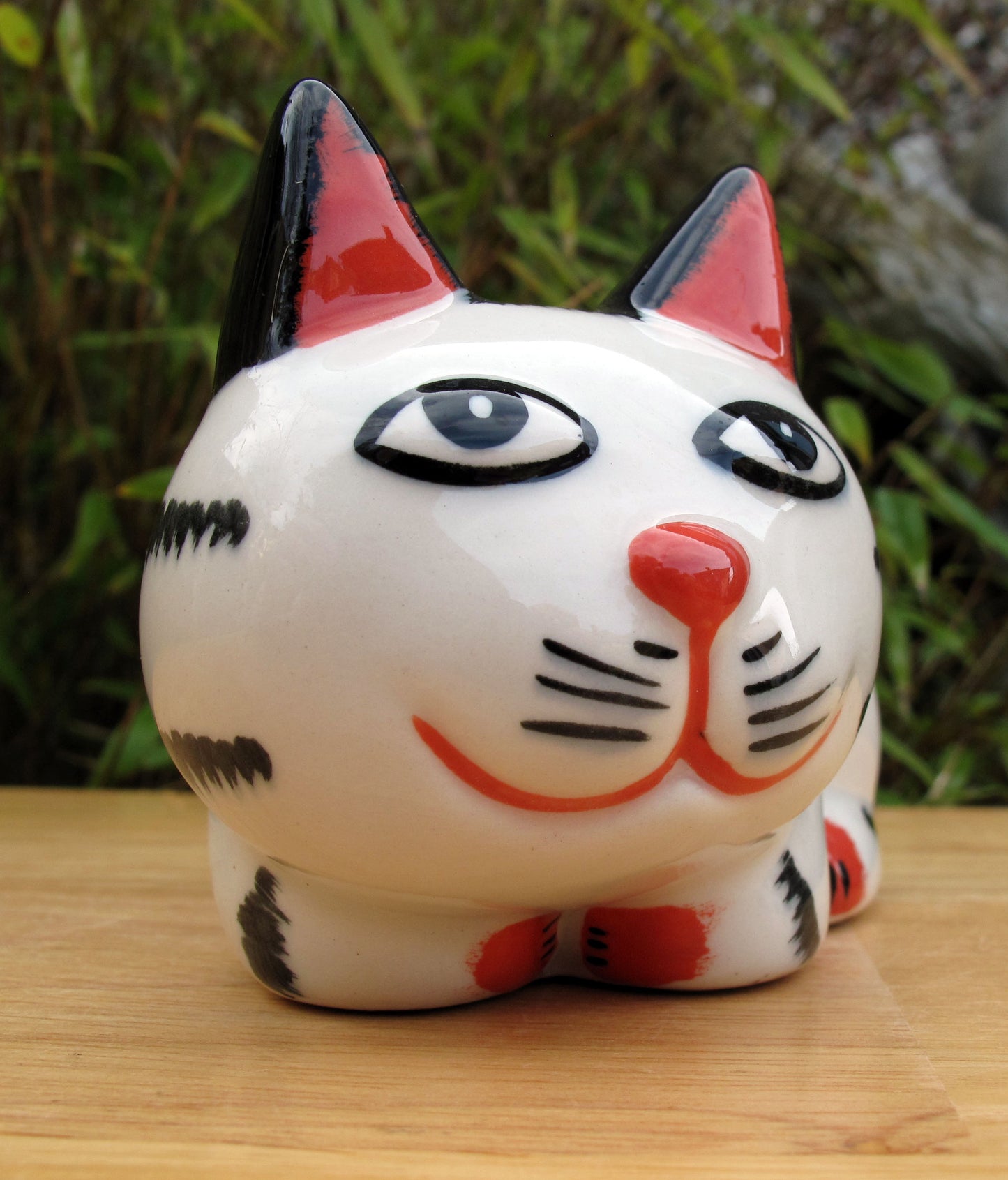 Lorna Bailey Cat Egg Cup Limited Edition 5/100 March 2002 (Ref Catalogue 1 Book)
