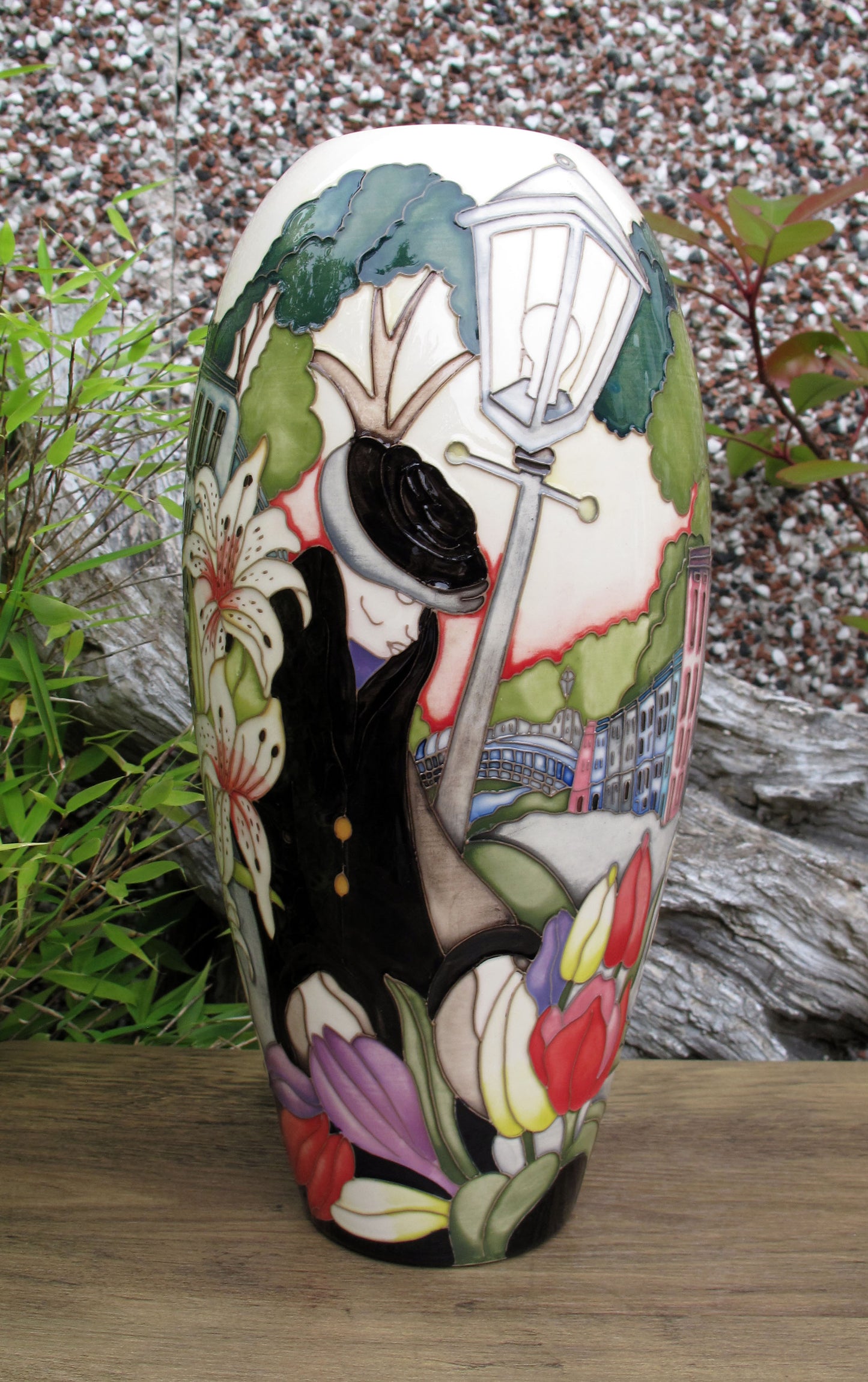 Moorcroft THE FLOWER SELLER Vase 101/12 Limited Edition 24/25 Retail Price £1595