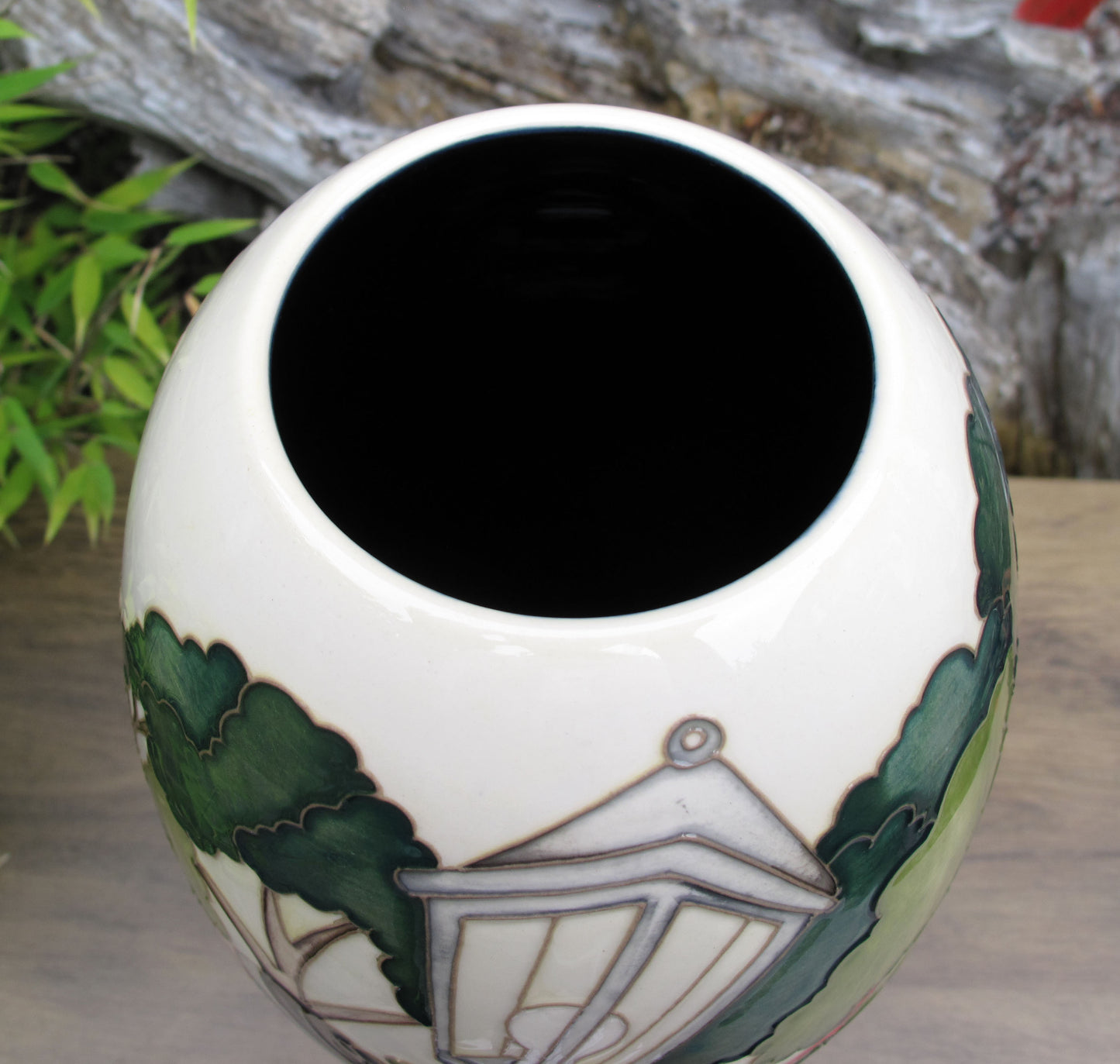 Moorcroft THE FLOWER SELLER Vase 101/12 Limited Edition 24/25 Retail Price £1595