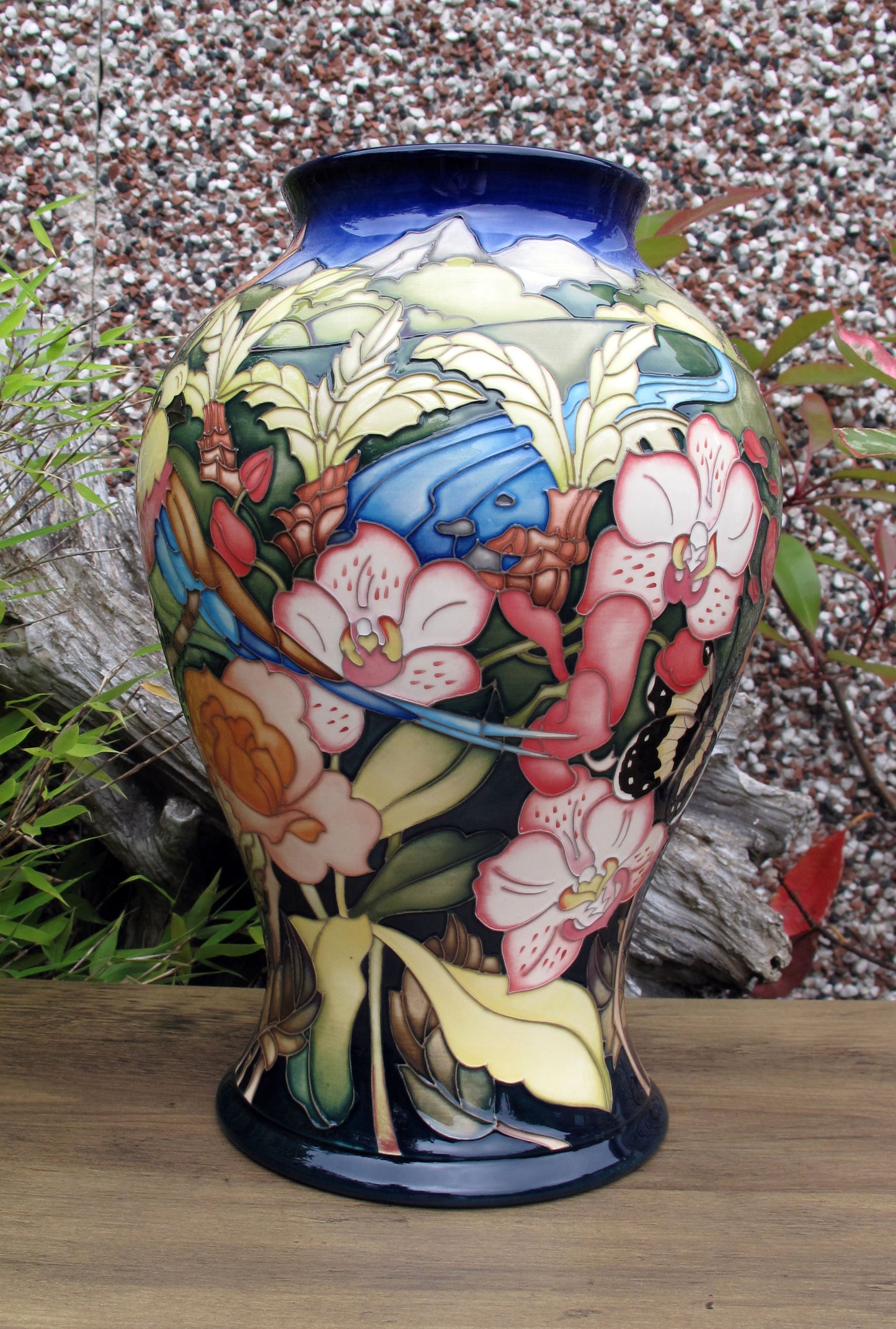 Moorcroft SAGANA LODGE Vase 65/12 Limited Edition 22/30 Retail Price £2195 Birds