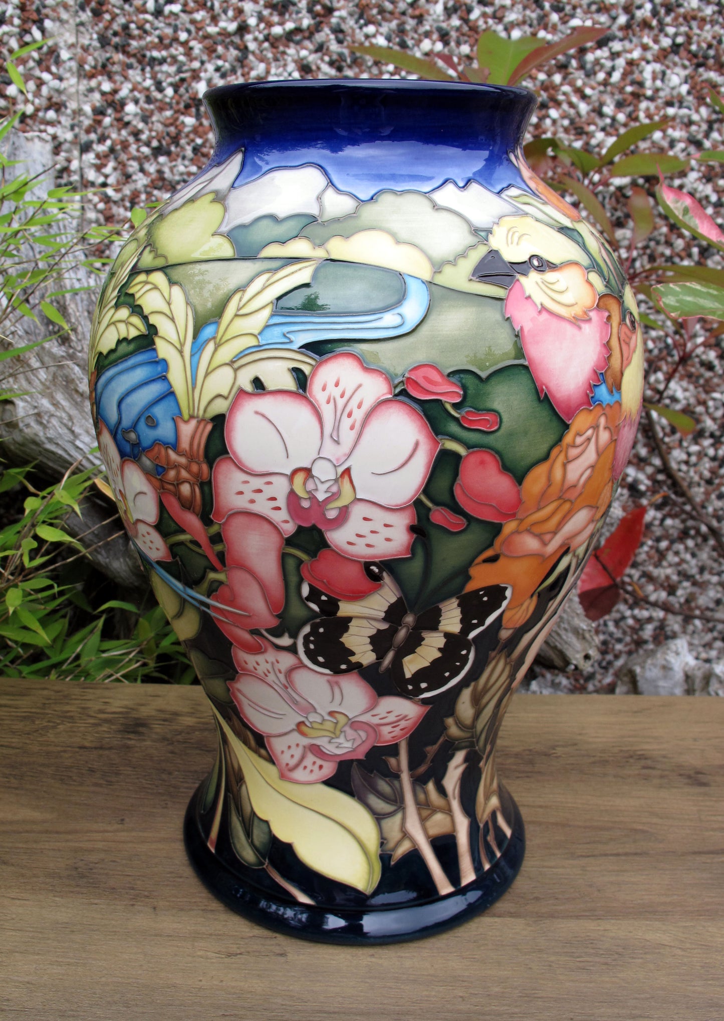Moorcroft SAGANA LODGE Vase 65/12 Limited Edition 22/30 Retail Price £2195 Birds