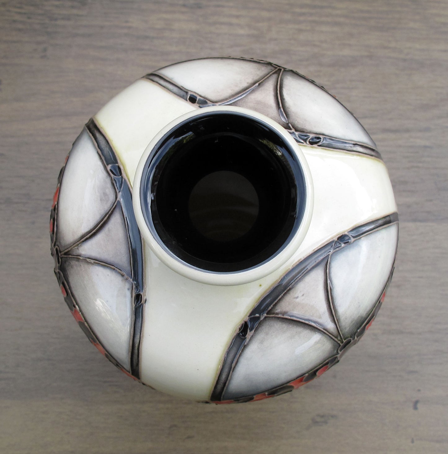 Moorcroft Very Rare TORTOISESELL MOTH Vase 72/6 Trial 23.5.24 Retail Price £595