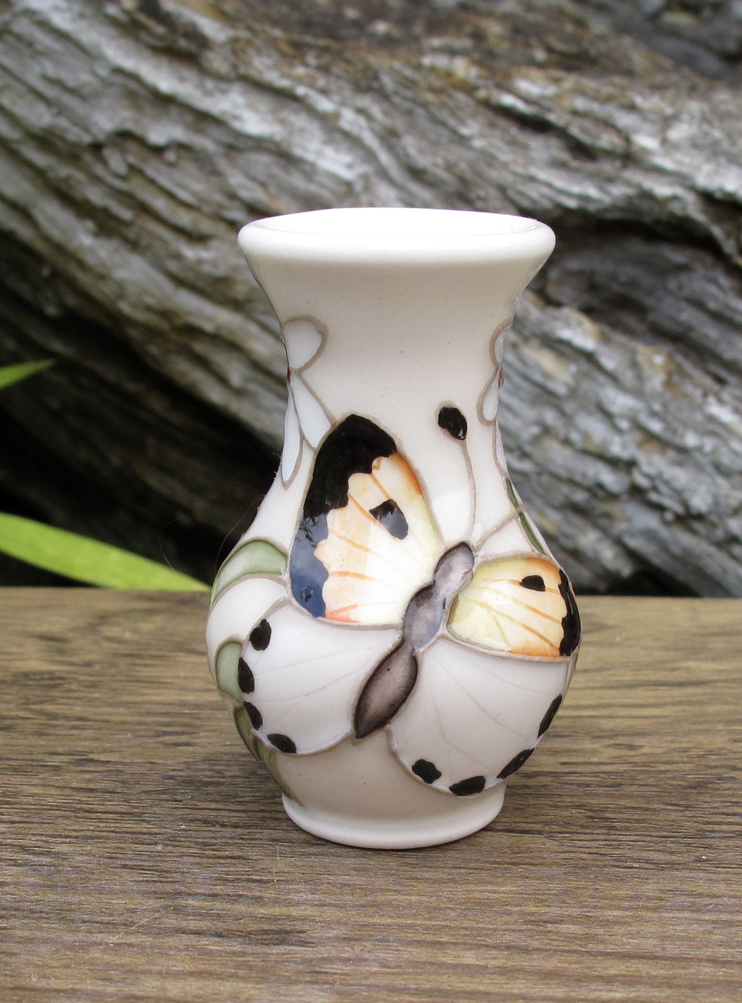Moorcroft Miniature FLUTTER FOR YOU 49/2 Vase Retail Price £129 Butterflies