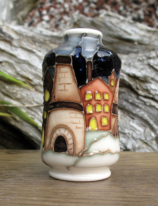 Moorcroft SNOW CHIMNEYS Miniature Vase Shape 98/2 Retail Price £235 Bottle Ovens