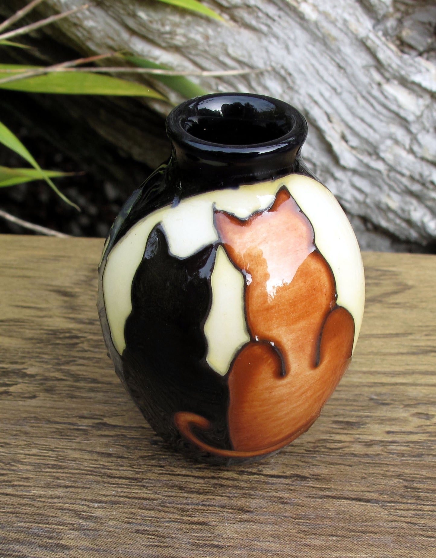 Moorcroft Exquisite CONFRERE Miniature vase Shape 3/2 Retail Price £136 Cats