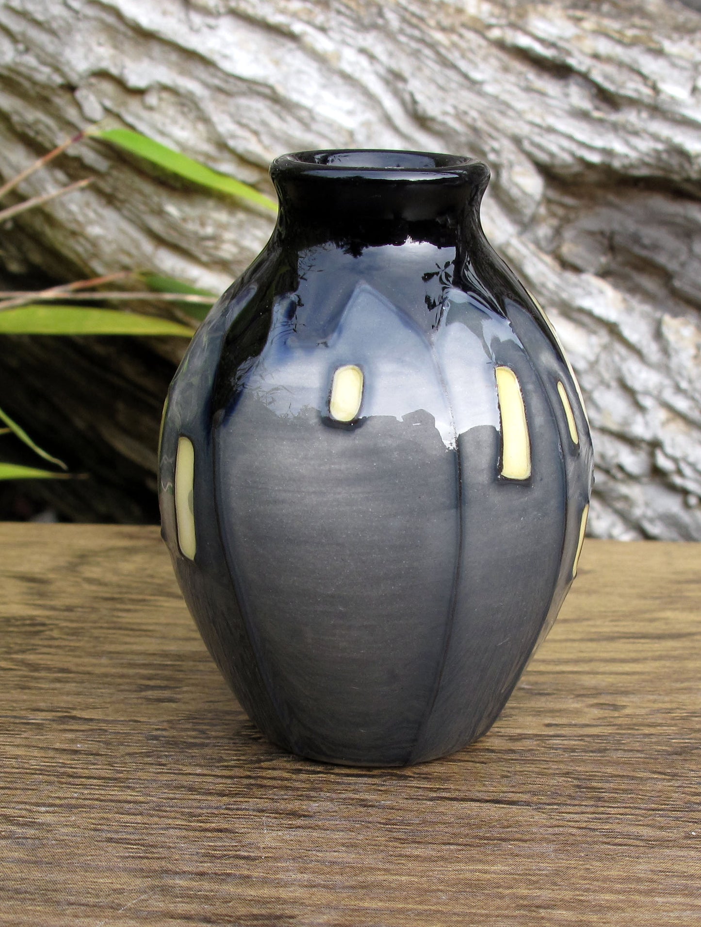 Moorcroft Exquisite CONFRERE Miniature vase Shape 3/2 Retail Price £136 Cats