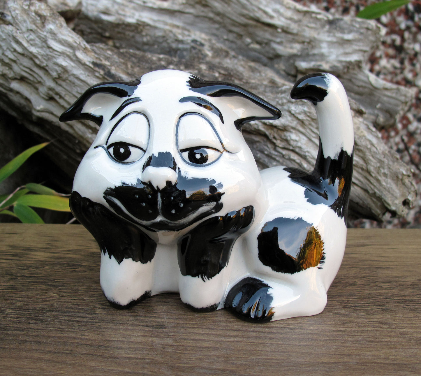 Lorna Bailey SMUG the Cat Jan 2003 ( Reference in Catalogue Book page 88 )