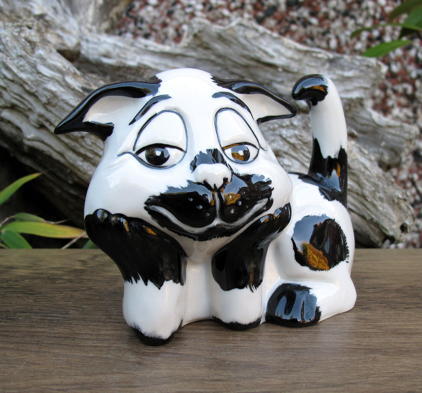 Lorna Bailey SMUG the Cat Jan 2003 ( Reference in Catalogue Book page 88 )