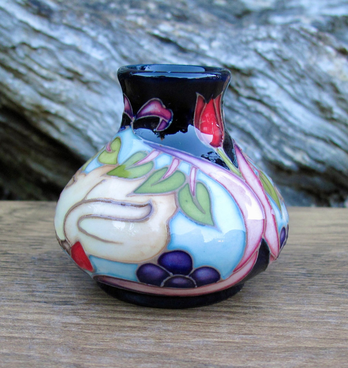 Moorcroft Exquisite LOVE LITTLE KITTY Miniature Vase 32/2 Retail Price £205