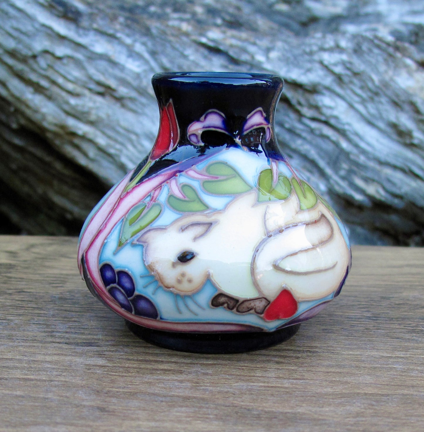 Moorcroft Exquisite LOVE LITTLE KITTY Miniature Vase 32/2 Retail Price £205