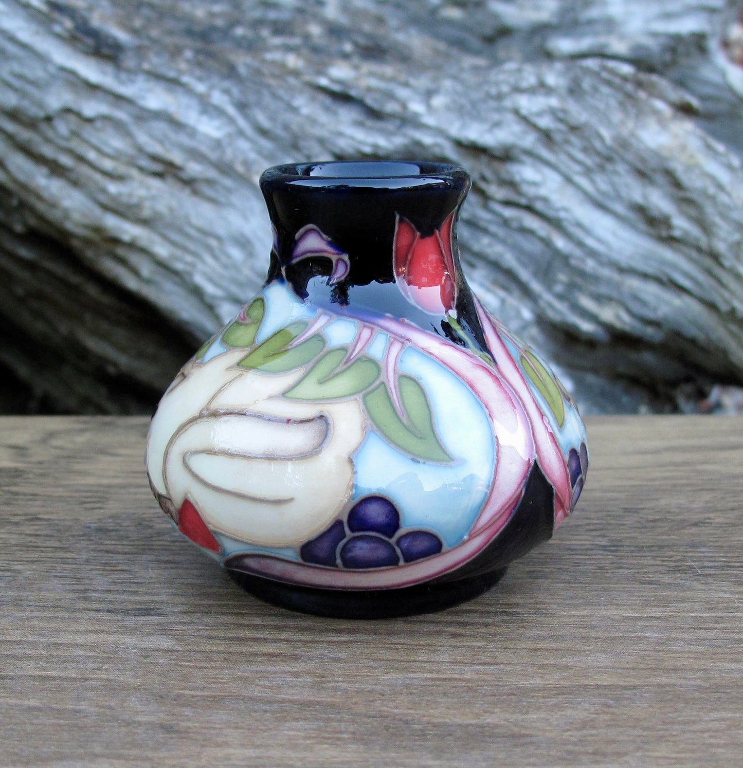 Moorcroft Exquisite LOVE LITTLE KITTY Miniature Vase 32/2 Retail Price £205