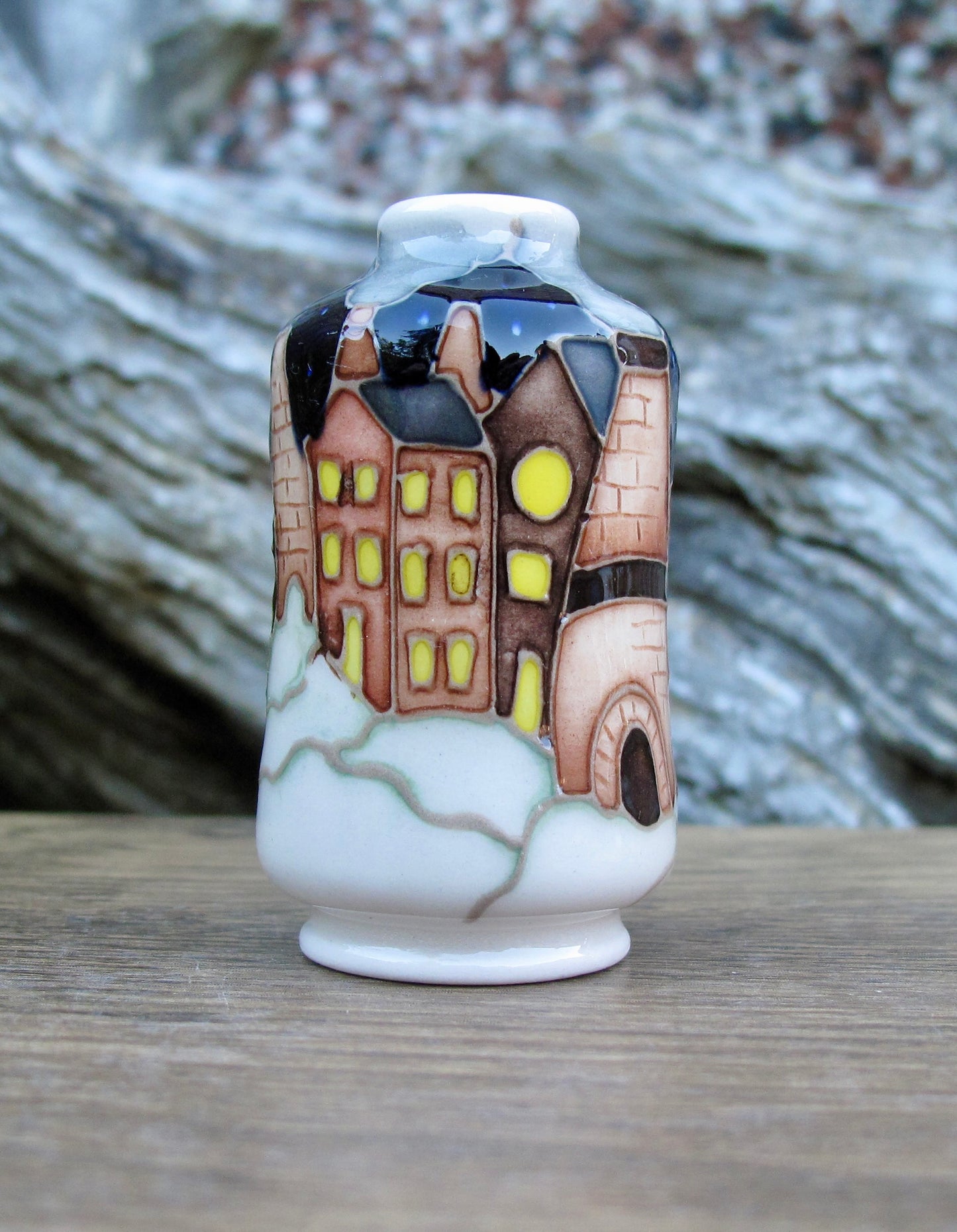 Moorcroft SNOW CHIMNEYS Miniature Vase Shape 98/2 Retail Price £211 Bottle Ovens