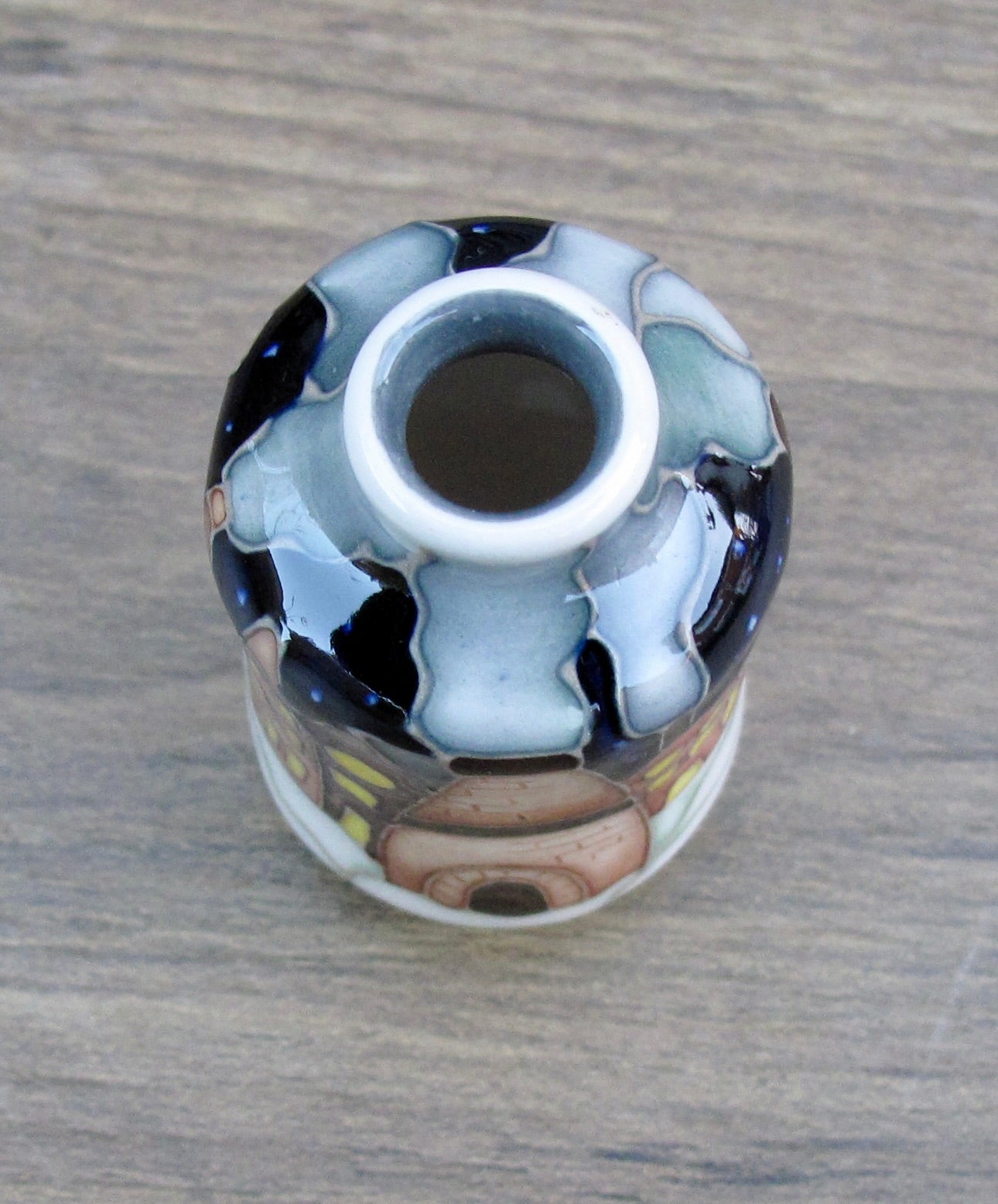 Moorcroft SNOW CHIMNEYS Miniature Vase Shape 98/2 Retail Price £211 Bottle Ovens
