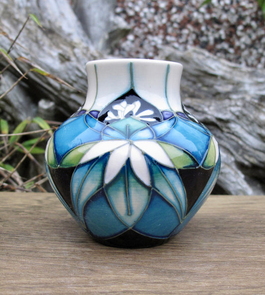 Share Moorcroft Exquisite COLOURS OF KIRIBATI Vase 35/3 Retail Price £185