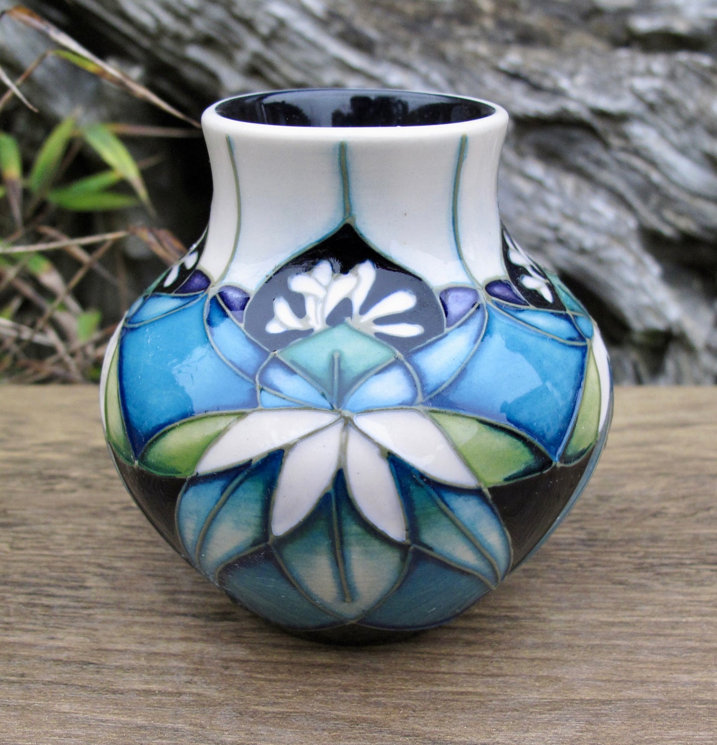 Share Moorcroft Exquisite COLOURS OF KIRIBATI Vase 35/3 Retail Price £185