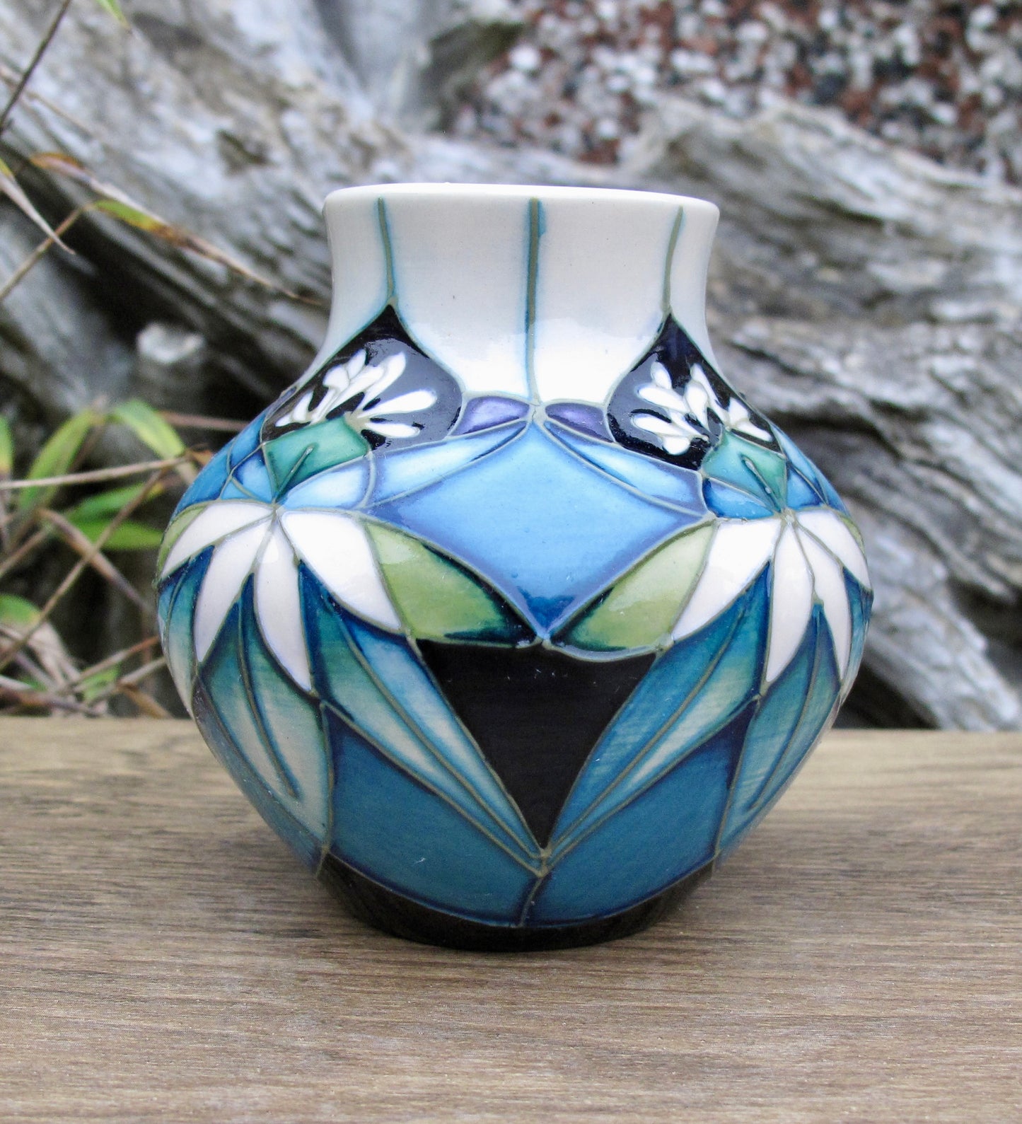 Share Moorcroft Exquisite COLOURS OF KIRIBATI Vase 35/3 Retail Price £185