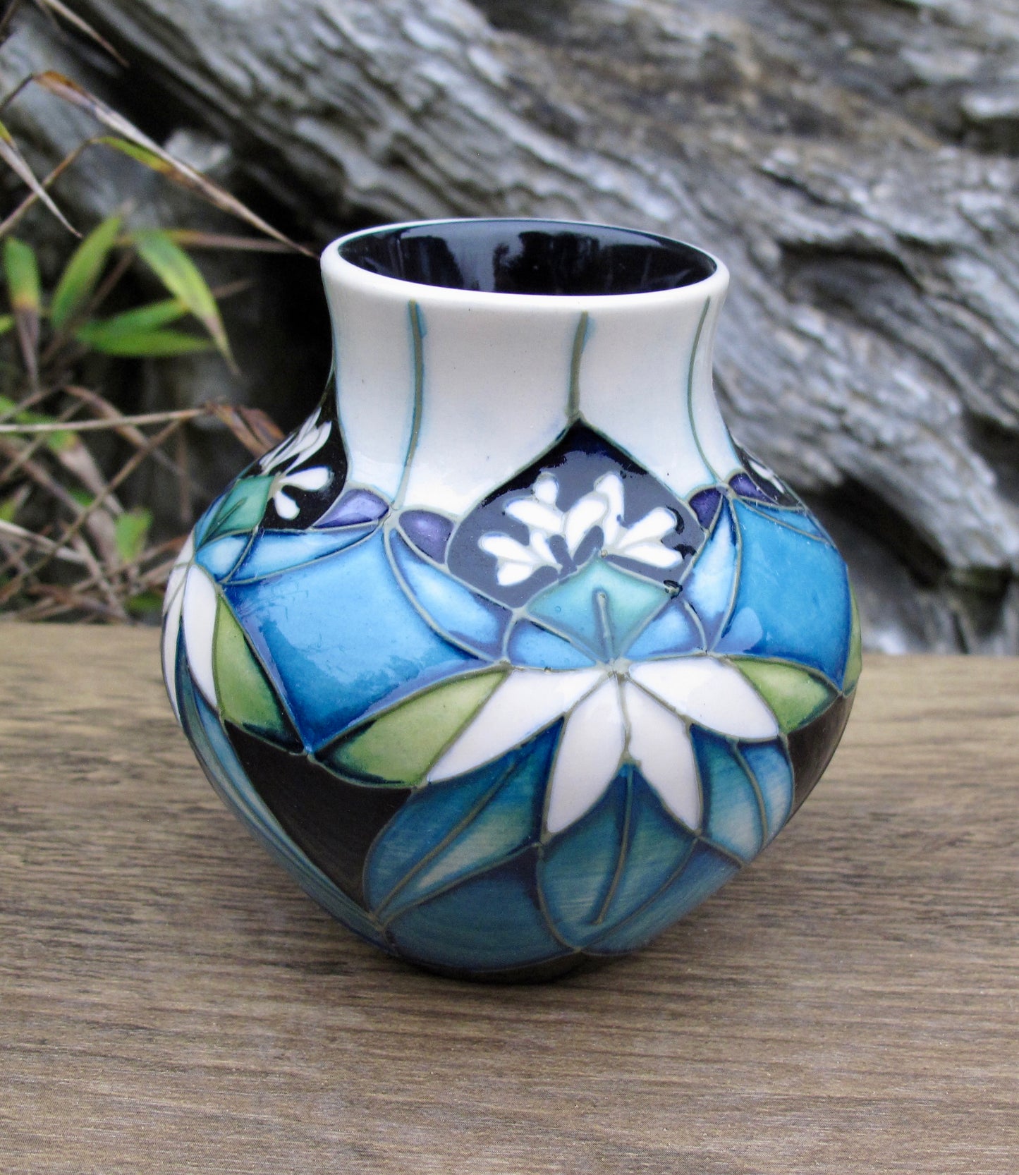 Share Moorcroft Exquisite COLOURS OF KIRIBATI Vase 35/3 Retail Price £185
