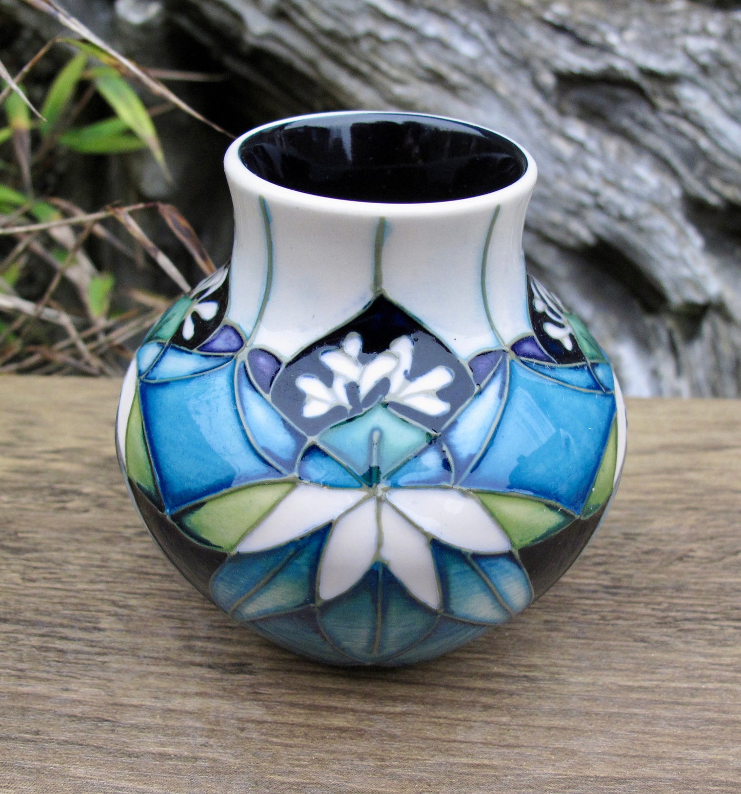 Share Moorcroft Exquisite COLOURS OF KIRIBATI Vase 35/3 Retail Price £185